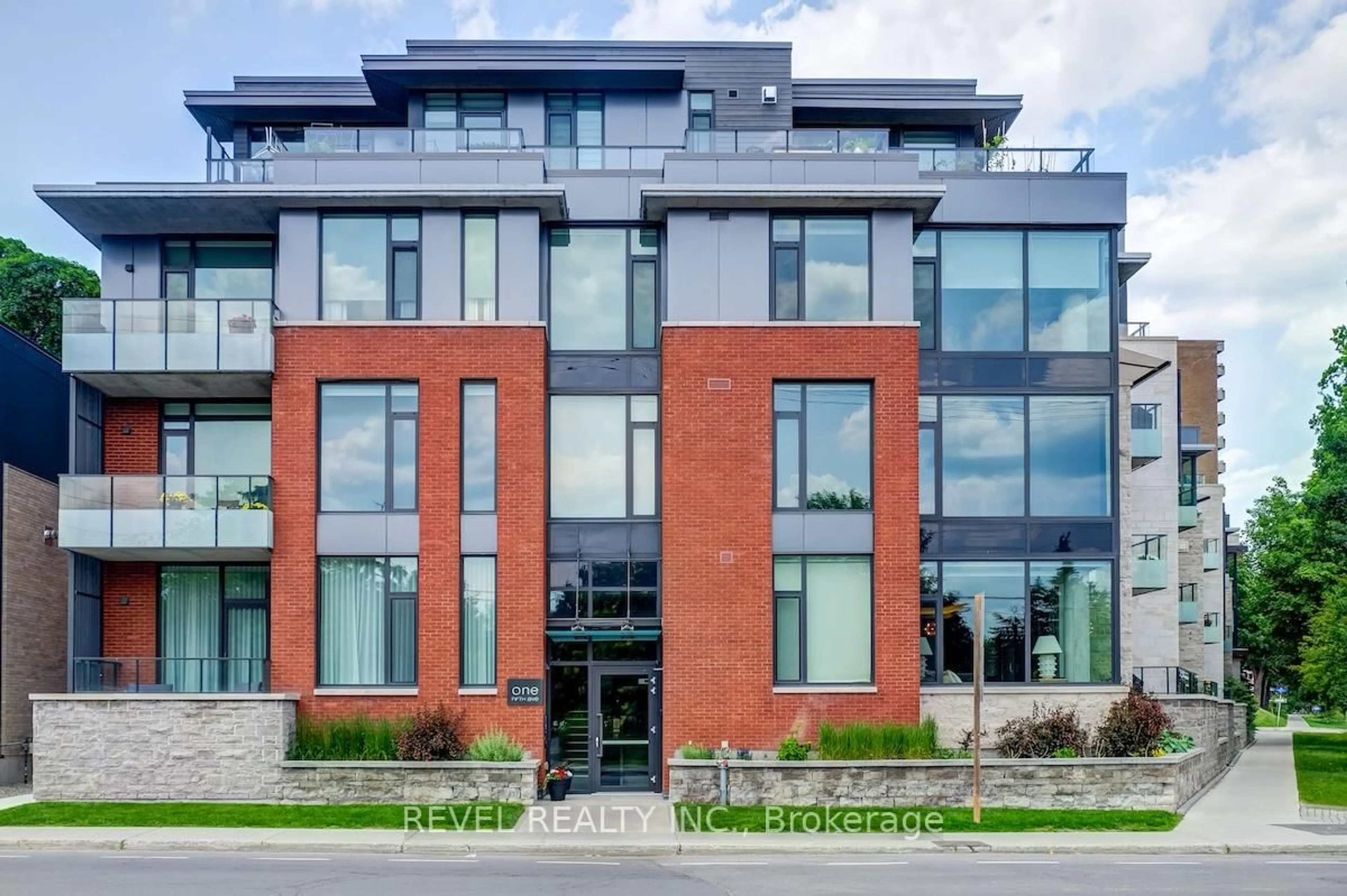 Home with brick exterior material, building for 1 Fifth Ave #205, Ottawa Ontario K1S 5W3