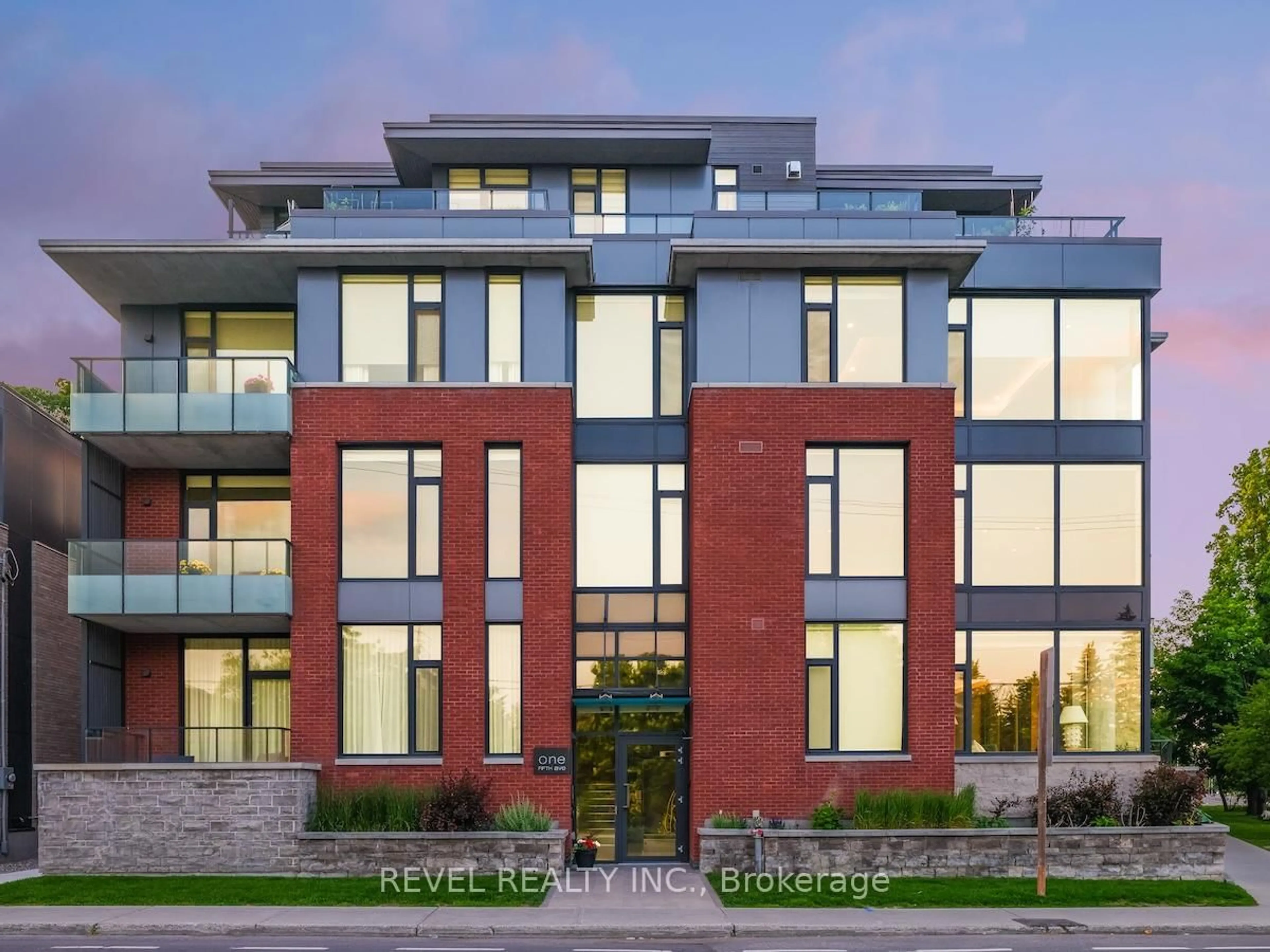 Home with brick exterior material, building for 1 Fifth Ave #205, Ottawa Ontario K1S 5W3