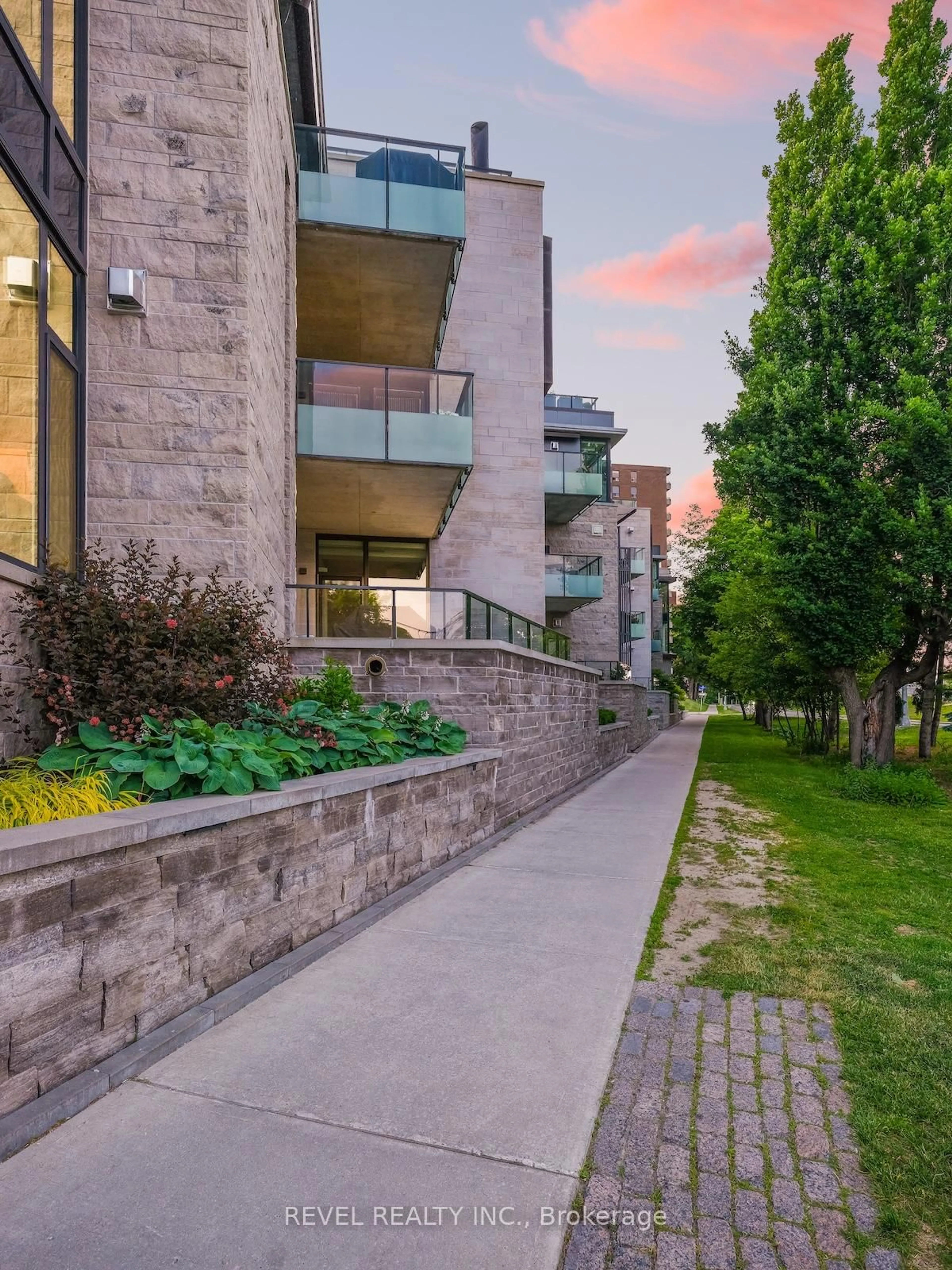 Unknown for 1 Fifth Ave #205, Ottawa Ontario K1S 5W3