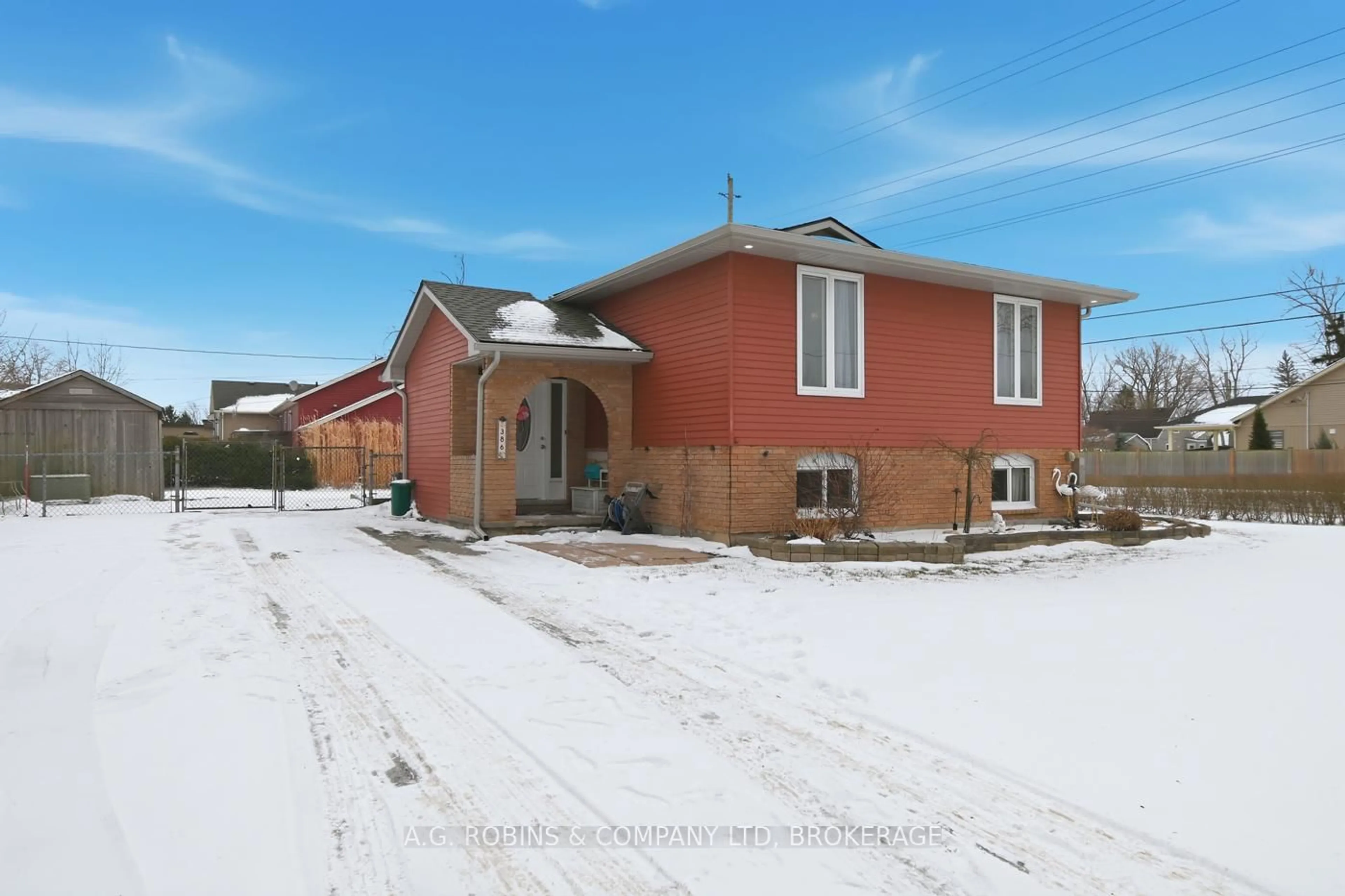 Home with brick exterior material, street for 386 Daytona Dr, Fort Erie Ontario L2A 4Y9