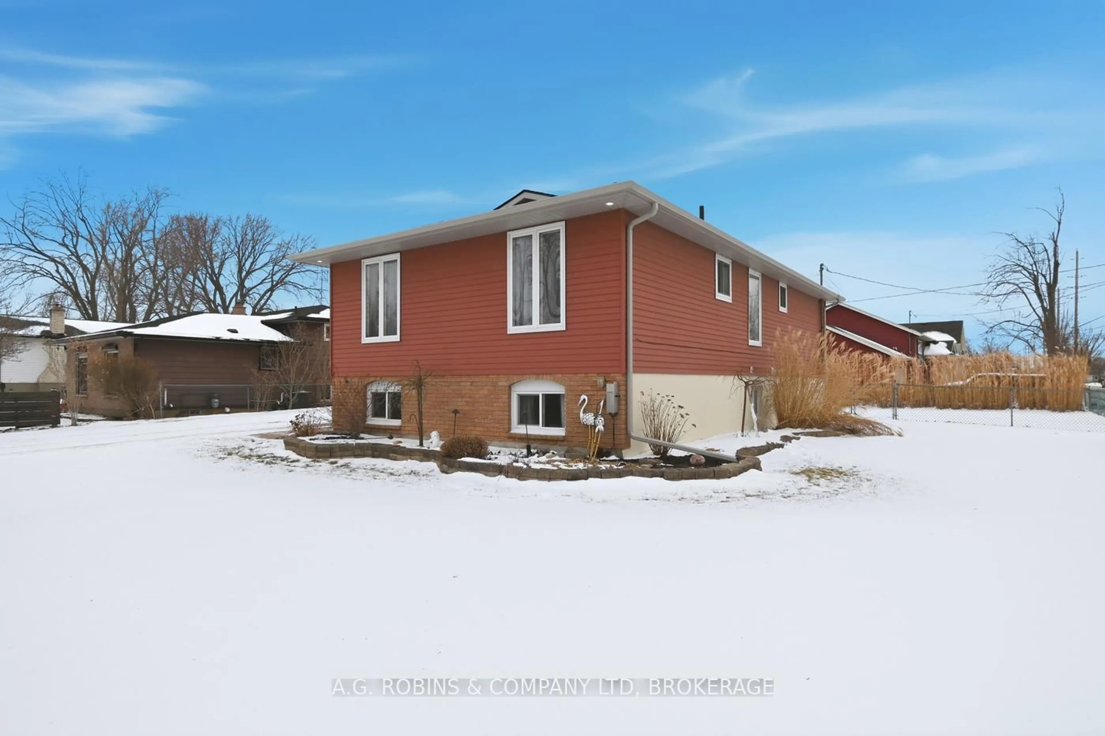 Home with brick exterior material, street for 386 Daytona Dr, Fort Erie Ontario L2A 4Y9