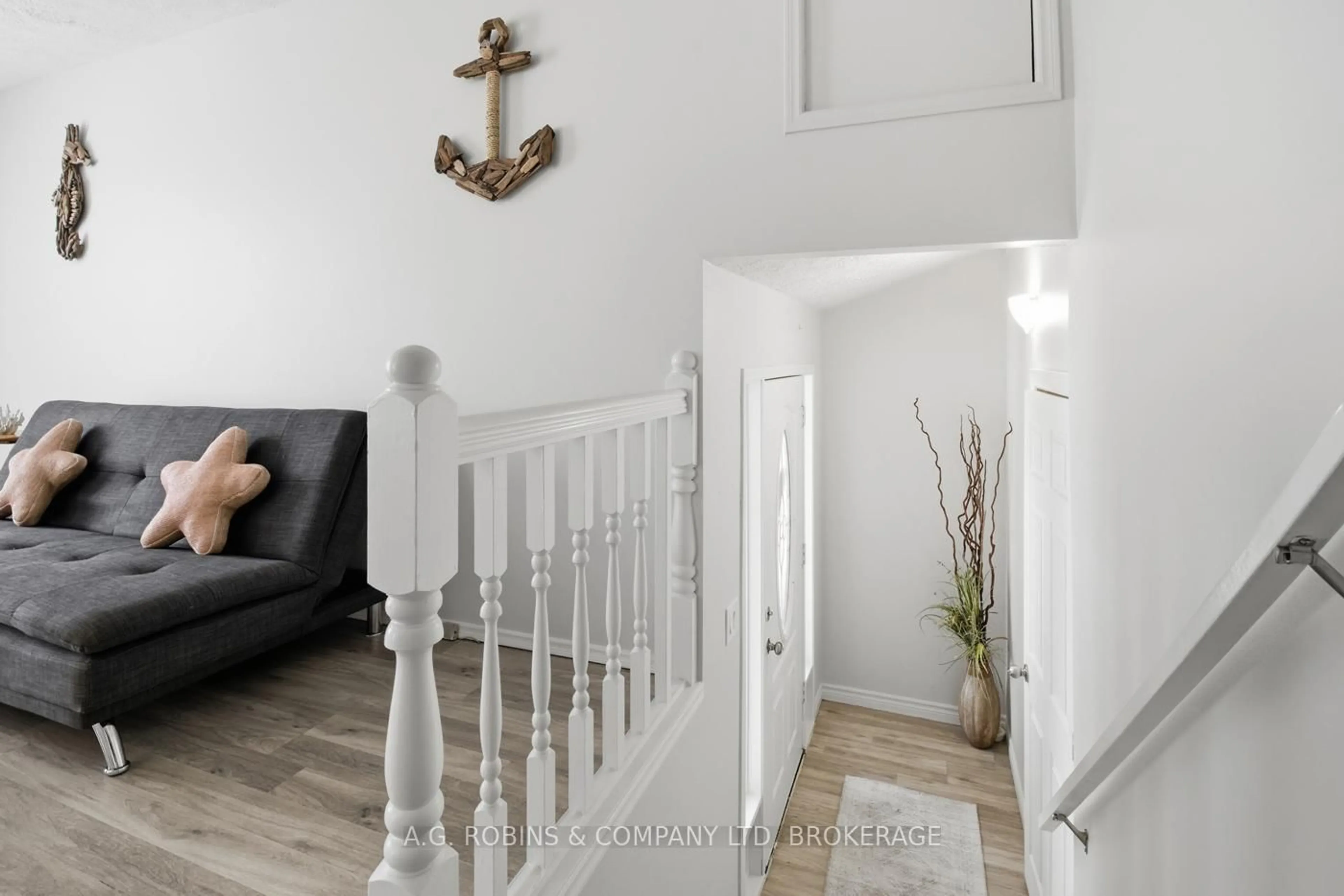 Indoor entryway for 386 Daytona Dr, Fort Erie Ontario L2A 4Y9