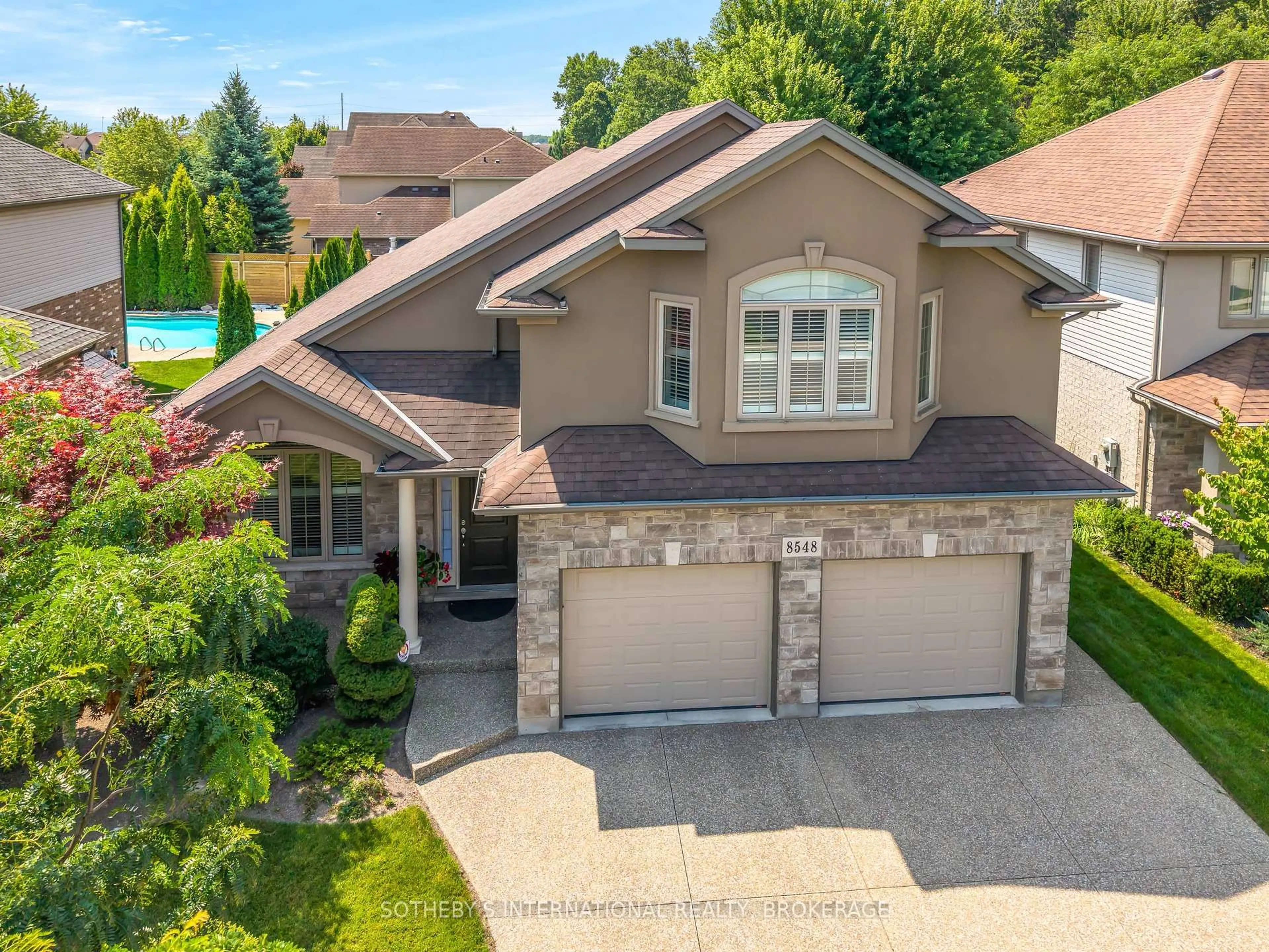 A pic from outside/outdoor area/front of a property/back of a property/a pic from drone, street for 8548 Forestview Blvd, Niagara Falls Ontario L2H 0B2