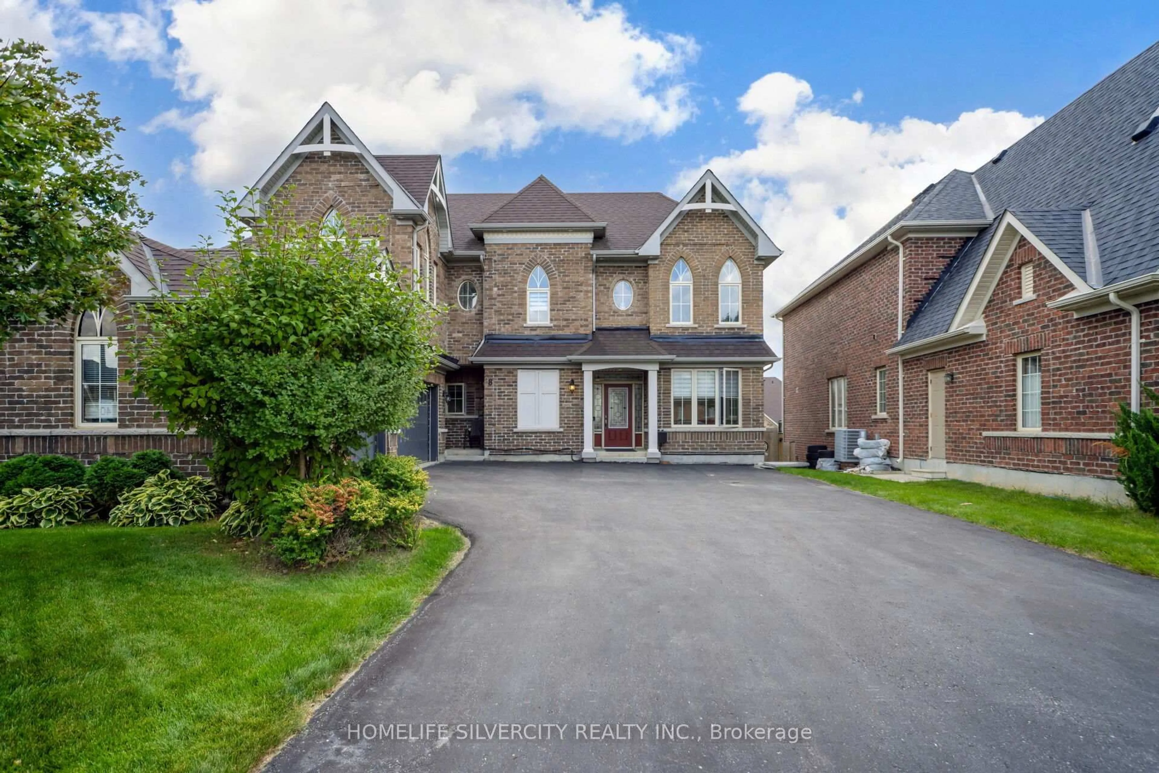 A pic from outside/outdoor area/front of a property/back of a property/a pic from drone, street for 8 Mitchell Cres, Mono Ontario L9W 6W6