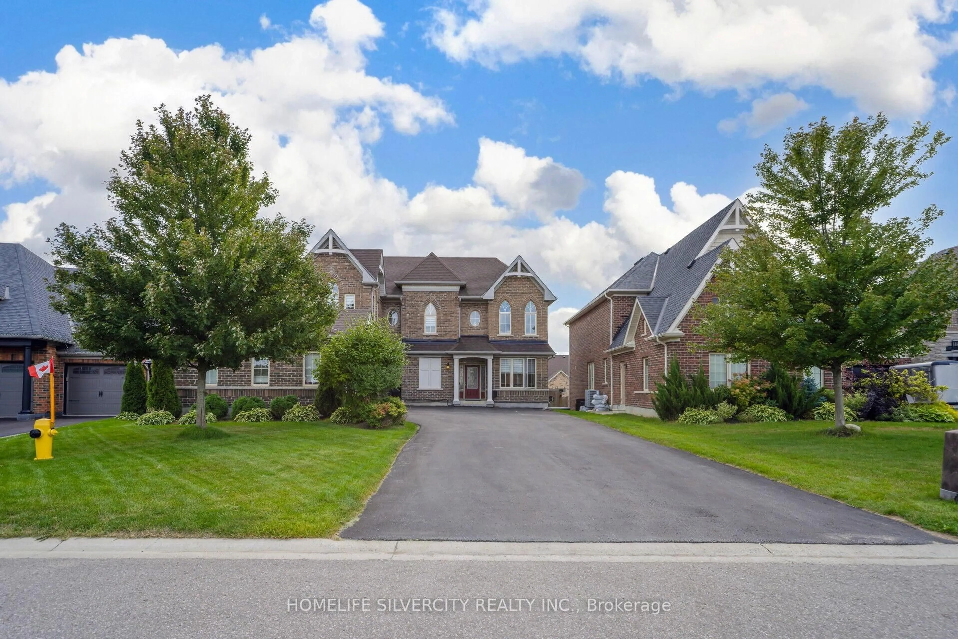 A pic from outside/outdoor area/front of a property/back of a property/a pic from drone, street for 8 Mitchell Cres, Mono Ontario L9W 6W6