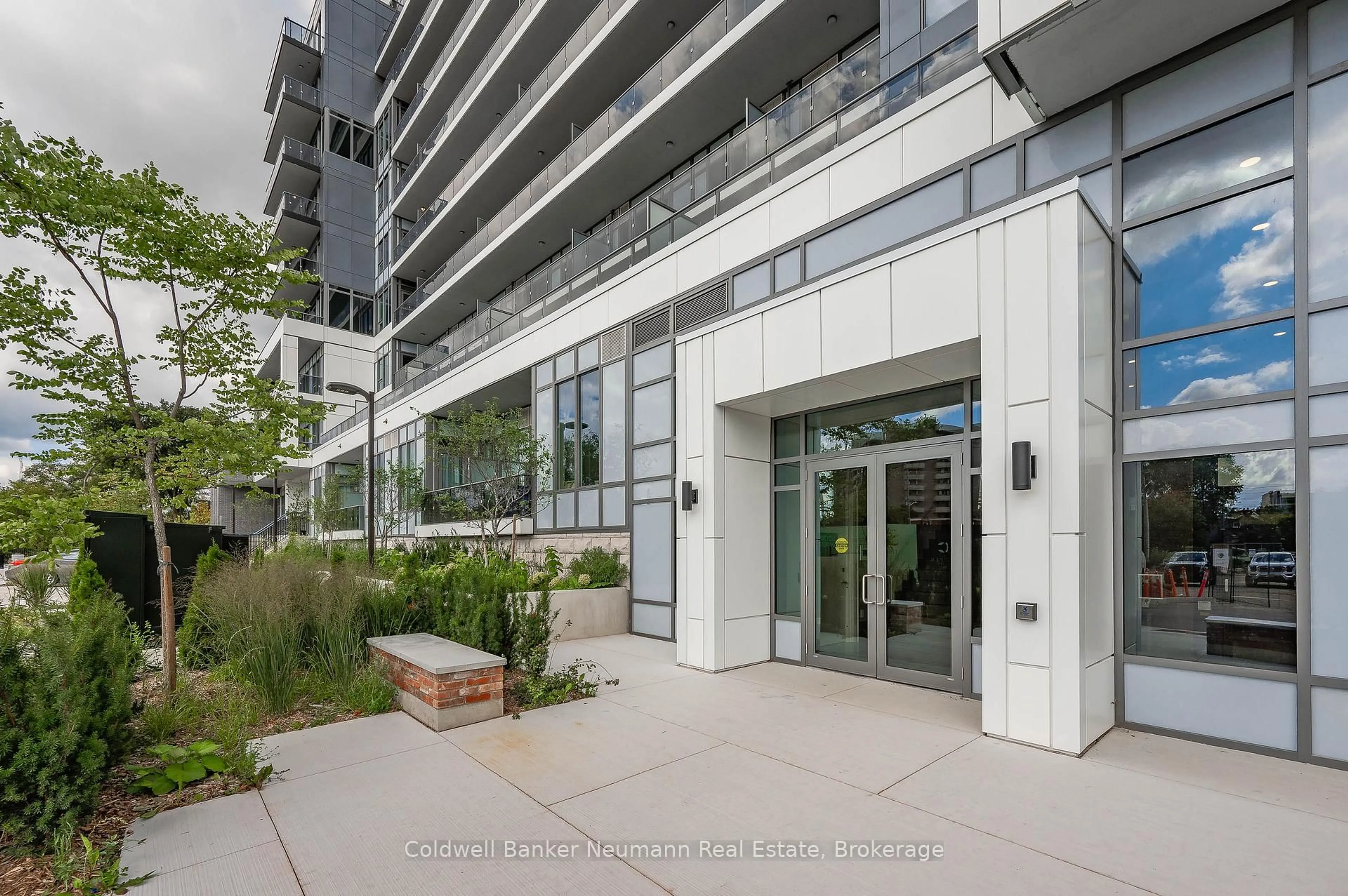 Indoor foyer for 73 Arthur St #410, Guelph Ontario N1E 0S6