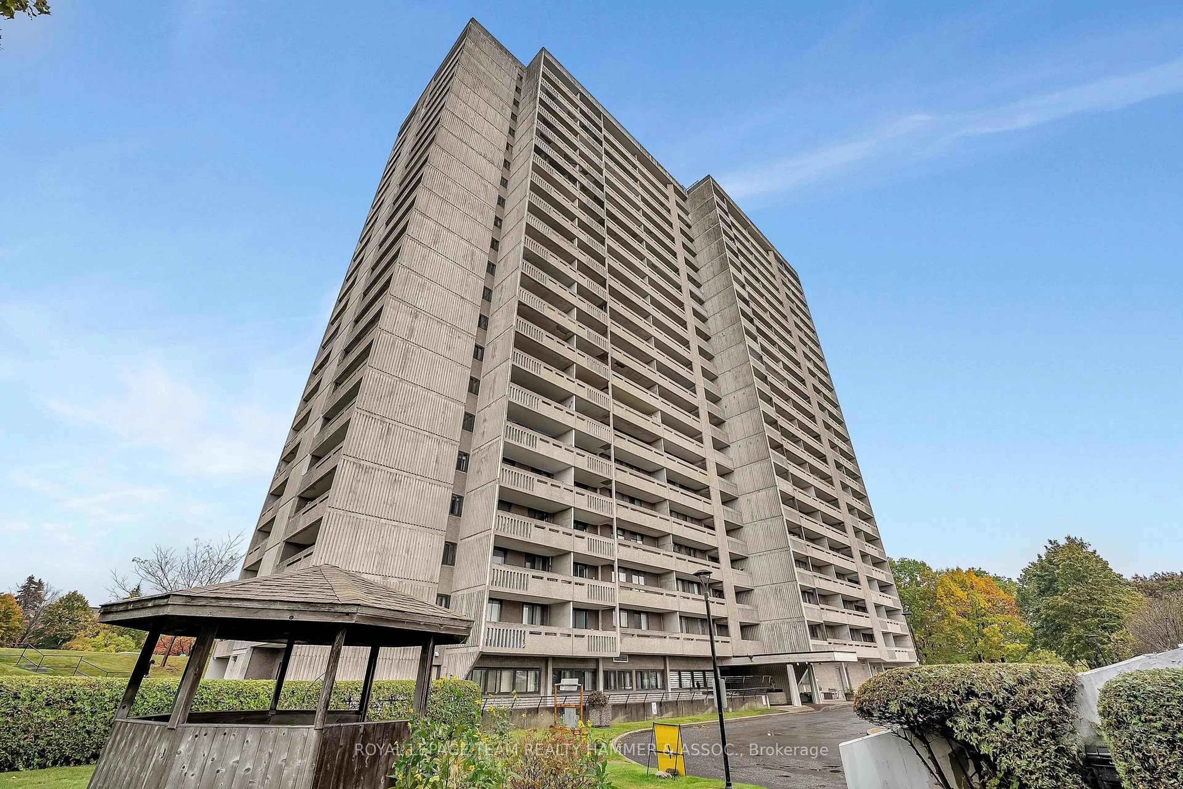 Patio, building for 415 Greenview Ave #106, Ottawa Ontario K2B 8G5