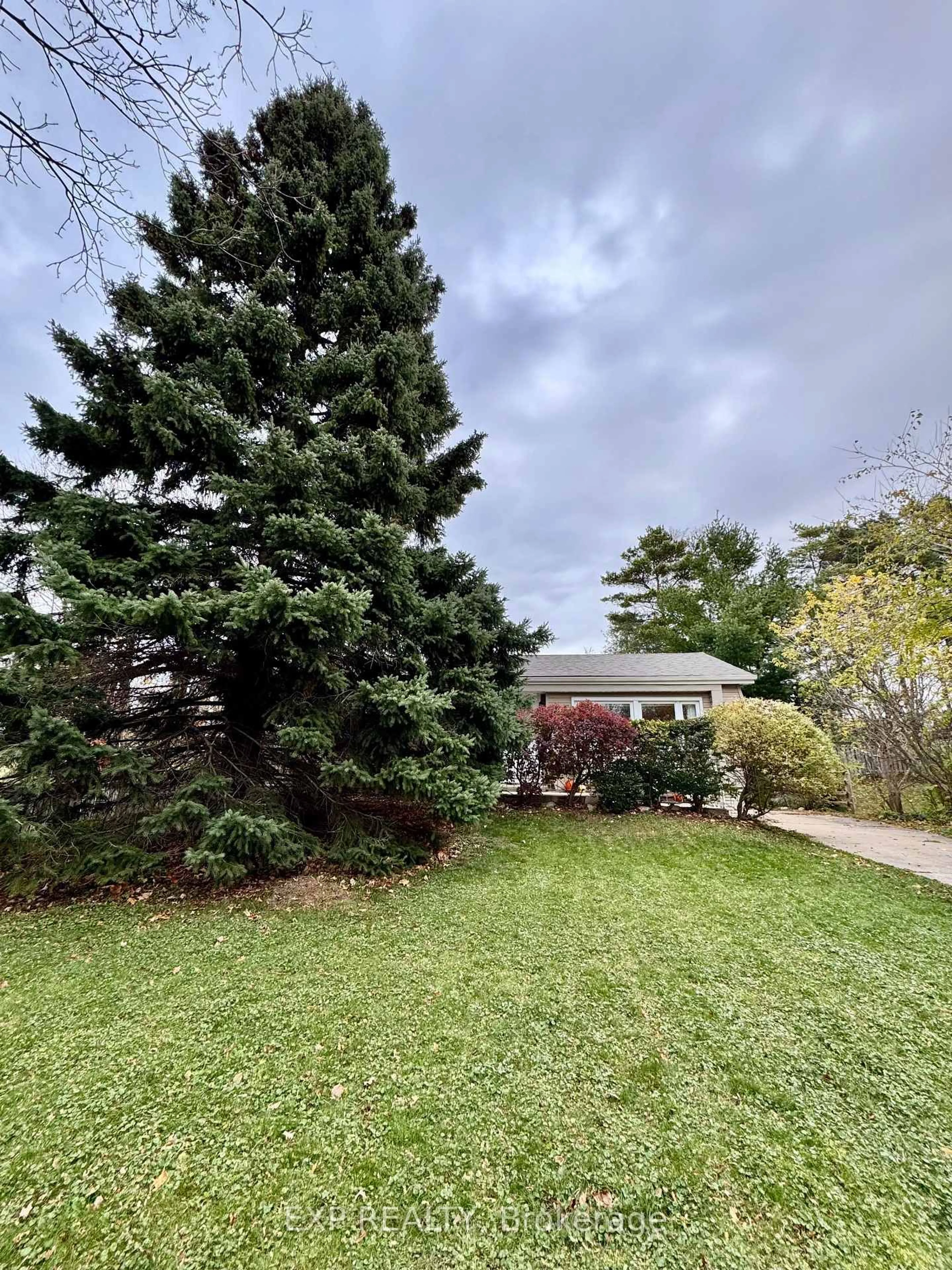 A pic from outside/outdoor area/front of a property/back of a property/a pic from drone, unknown for 381 Nelson St, Kincardine Ontario N2Z 1X7