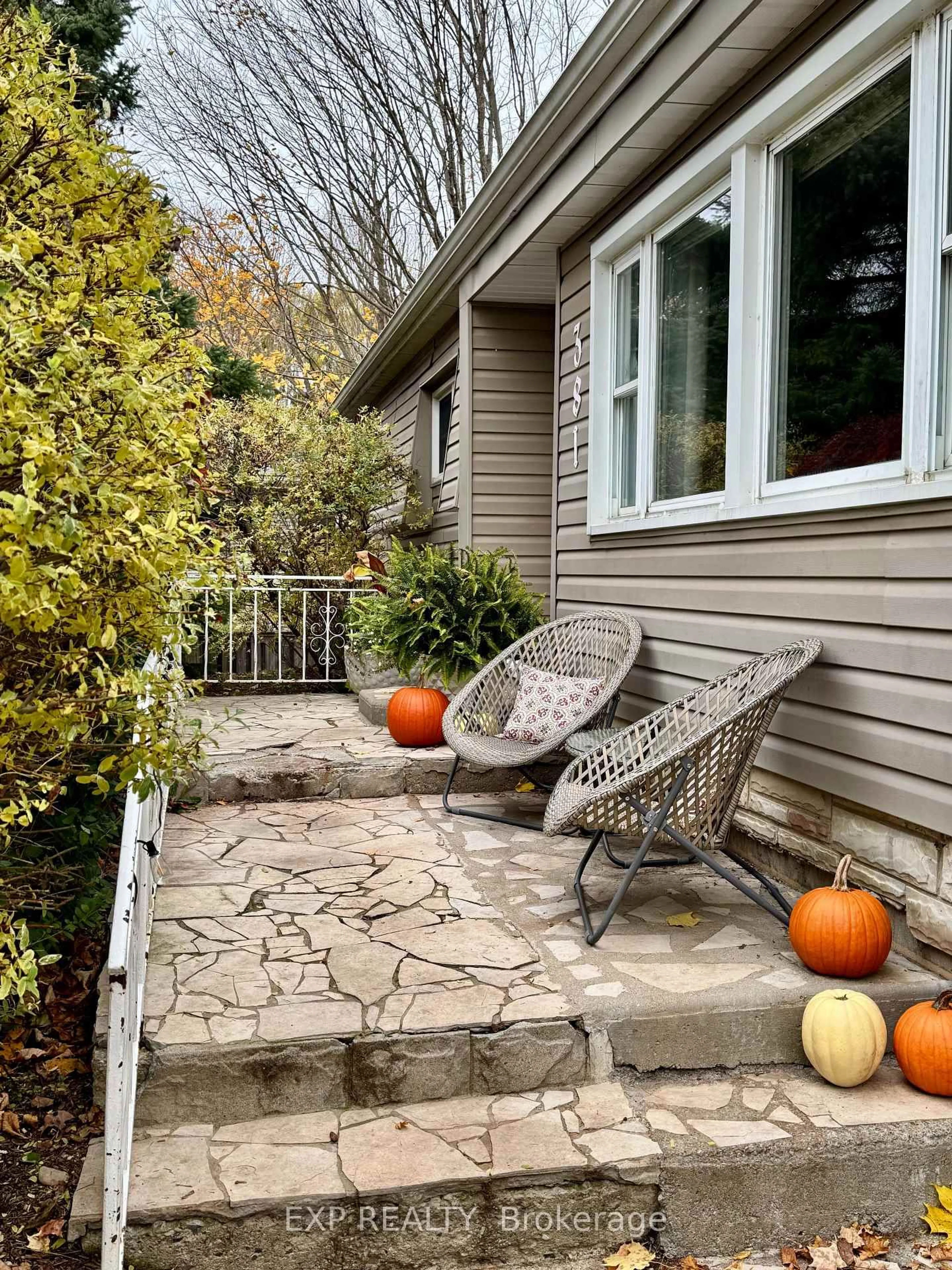 Patio, street for 381 Nelson St, Kincardine Ontario N2Z 1X7