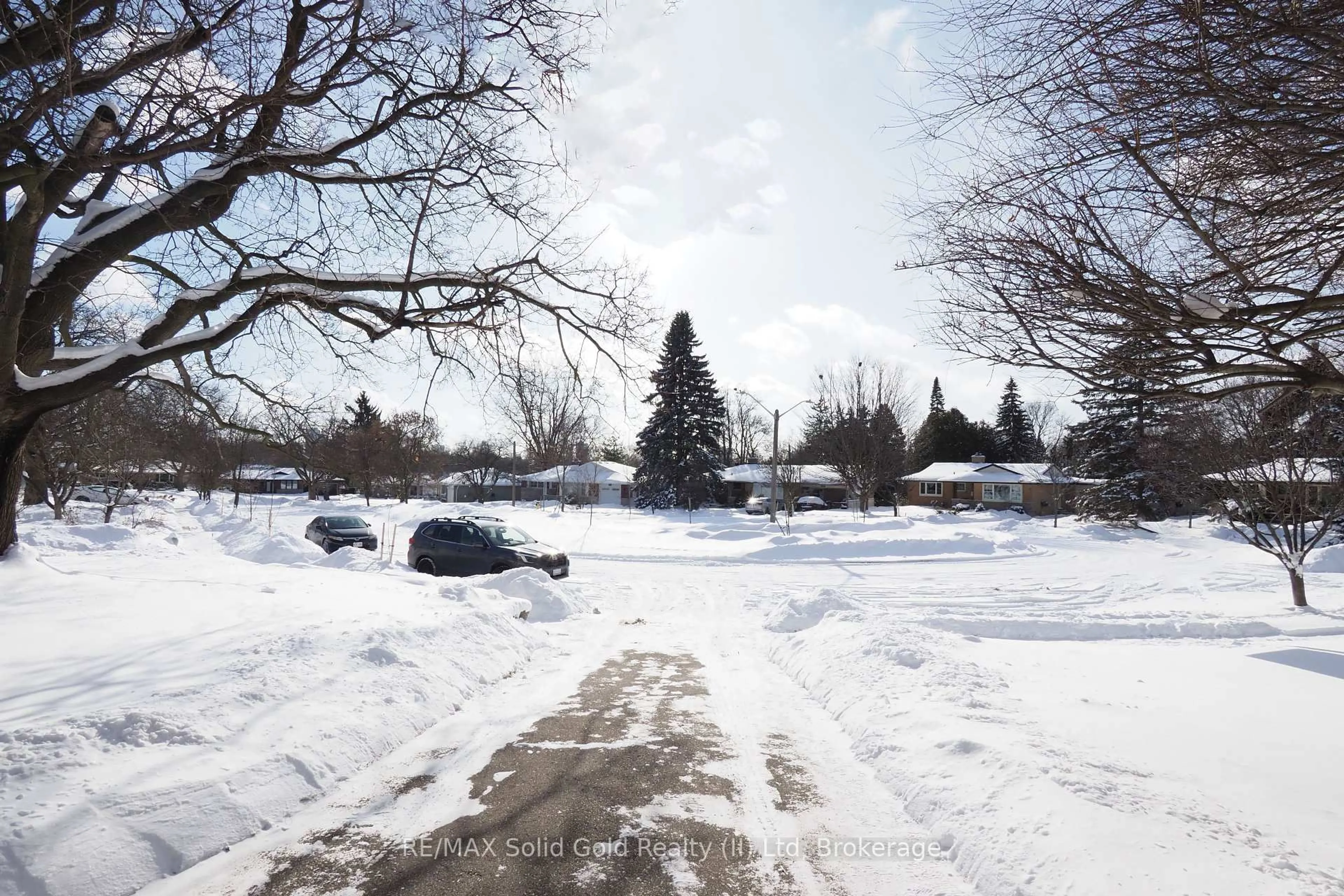 Parking for 249 Murdock Ave, Waterloo Ontario N2J 2M6