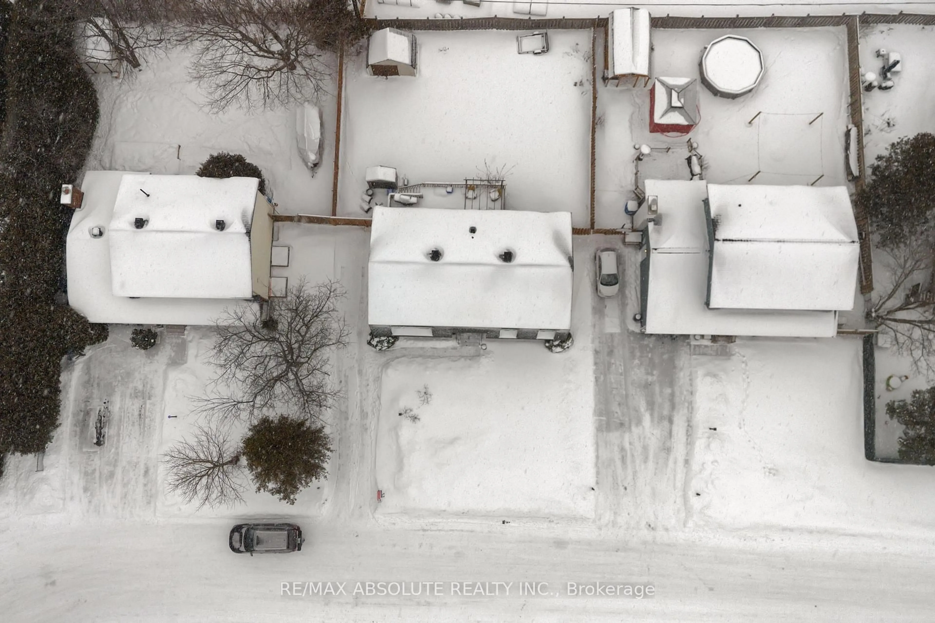 A pic from outside/outdoor area/front of a property/back of a property/a pic from drone, street for 33 Owlshead Rd, Munster Ontario K0A 3P0