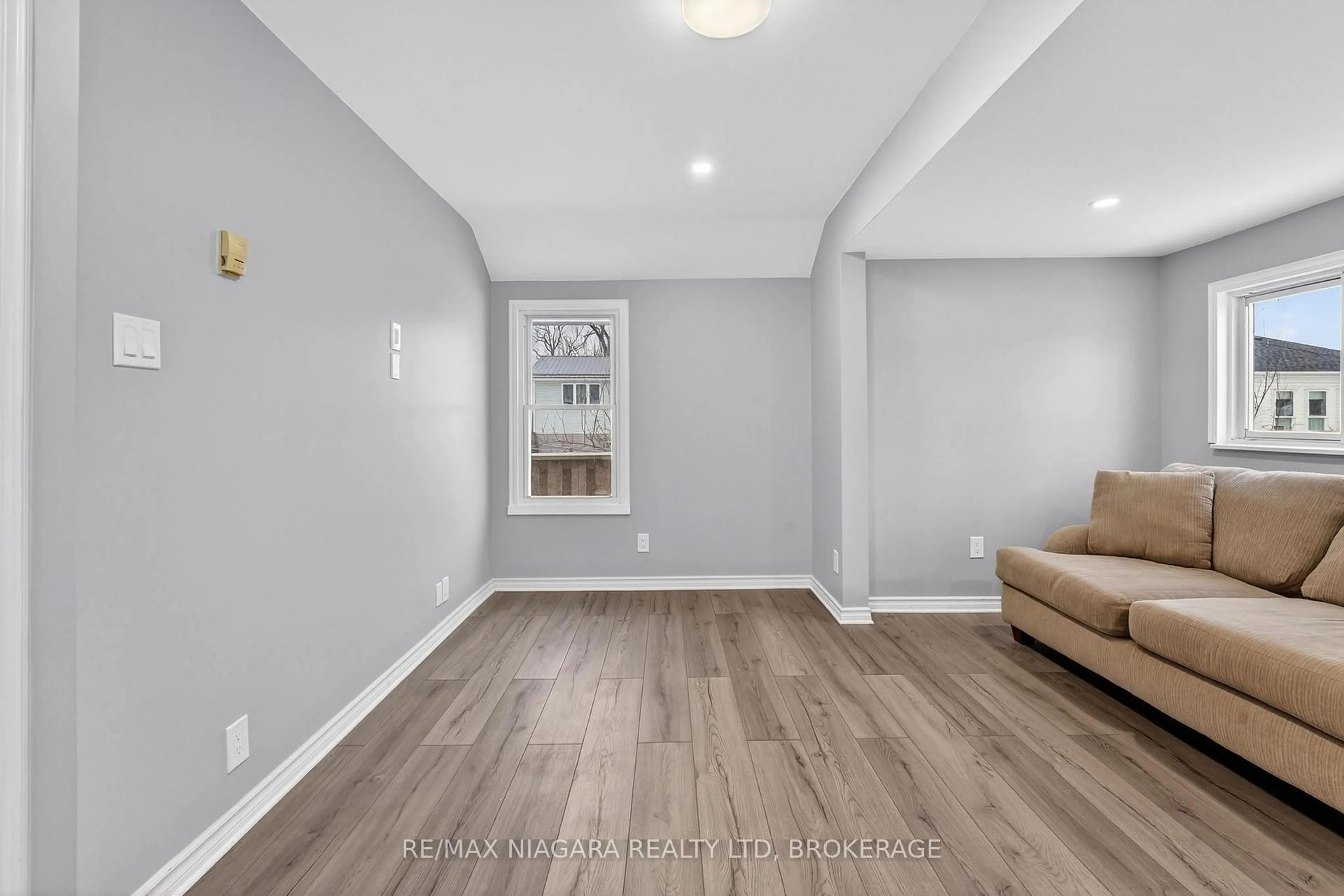 A pic of a room for 40 Longtent Ave, Fort Erie Ontario L2A 1E3