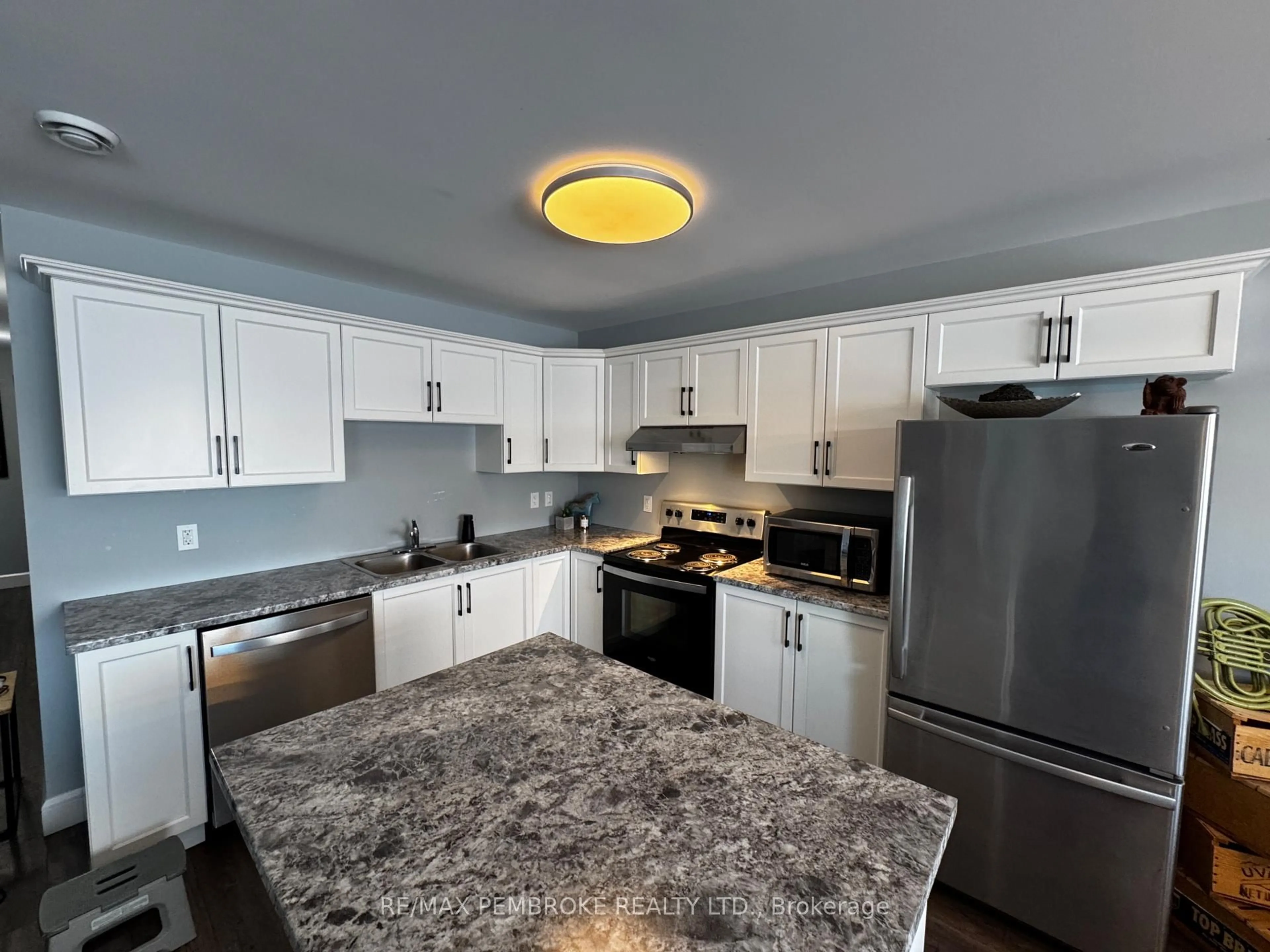 Unknown for 117 Chad St, Petawawa Ontario K8H 0G9