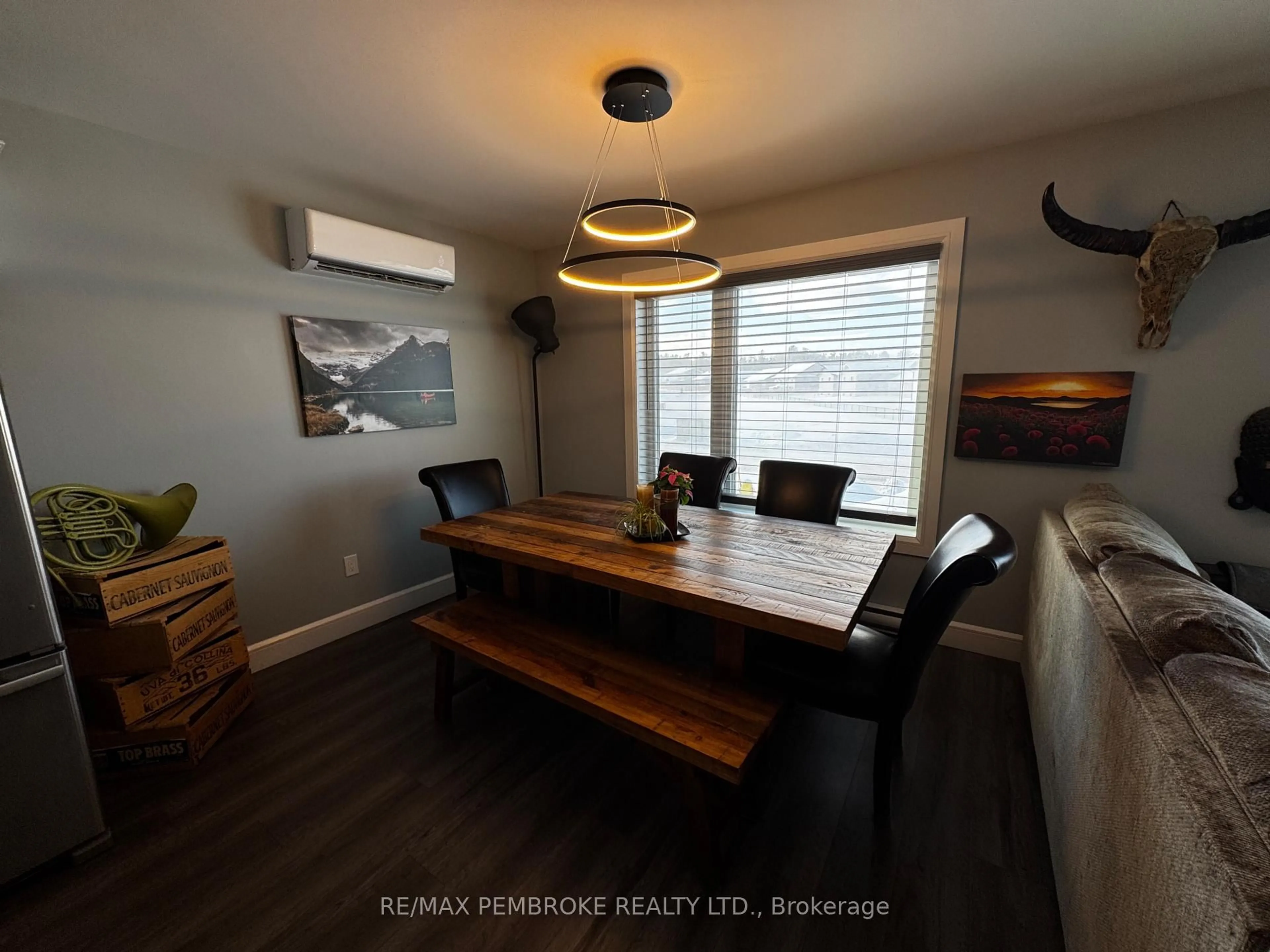 Dining room, wood/laminate floor for 117 Chad St, Petawawa Ontario K8H 0G9