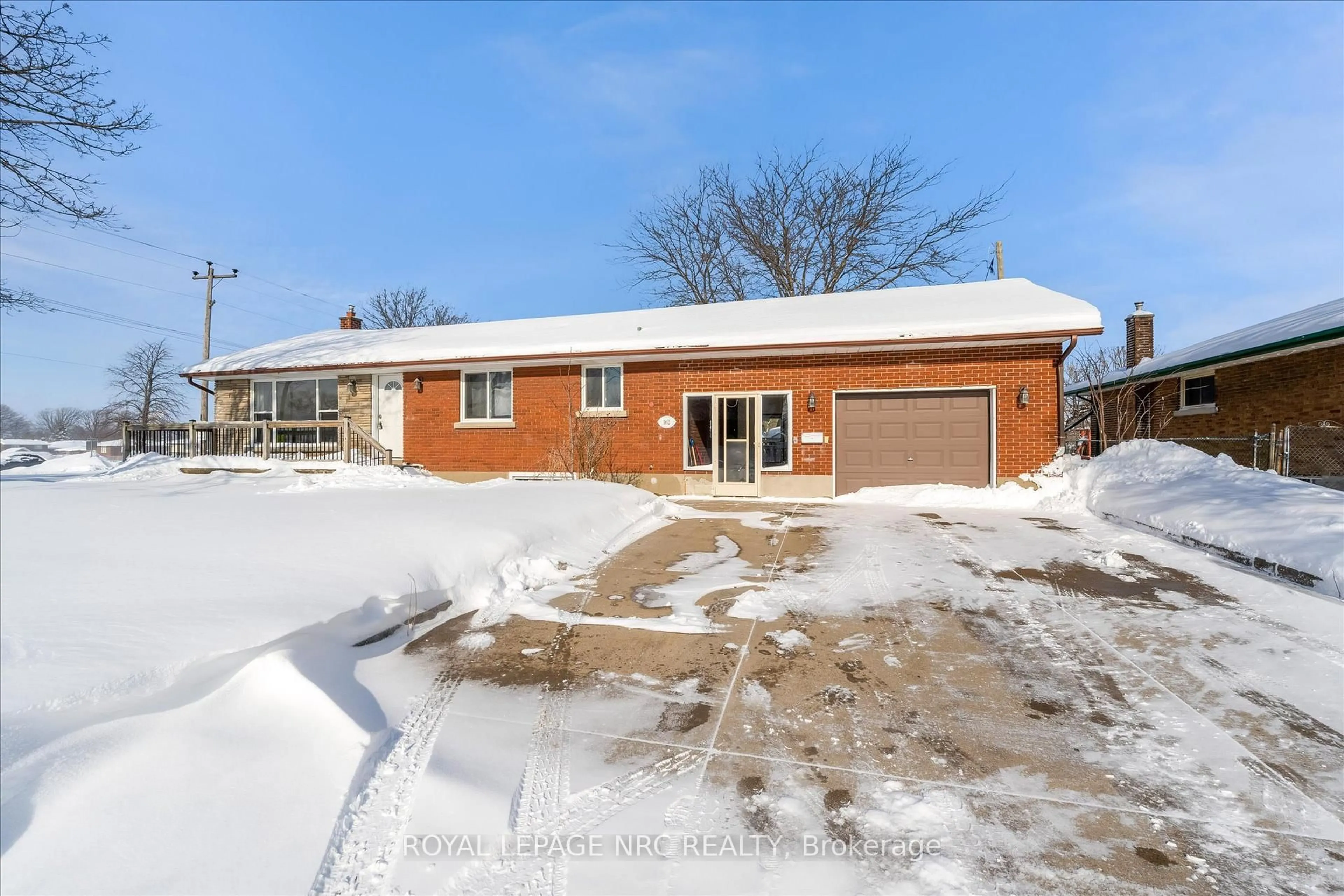 Home with brick exterior material, street for 162 Ryerson St, Thorold Ontario L2V 3Y3