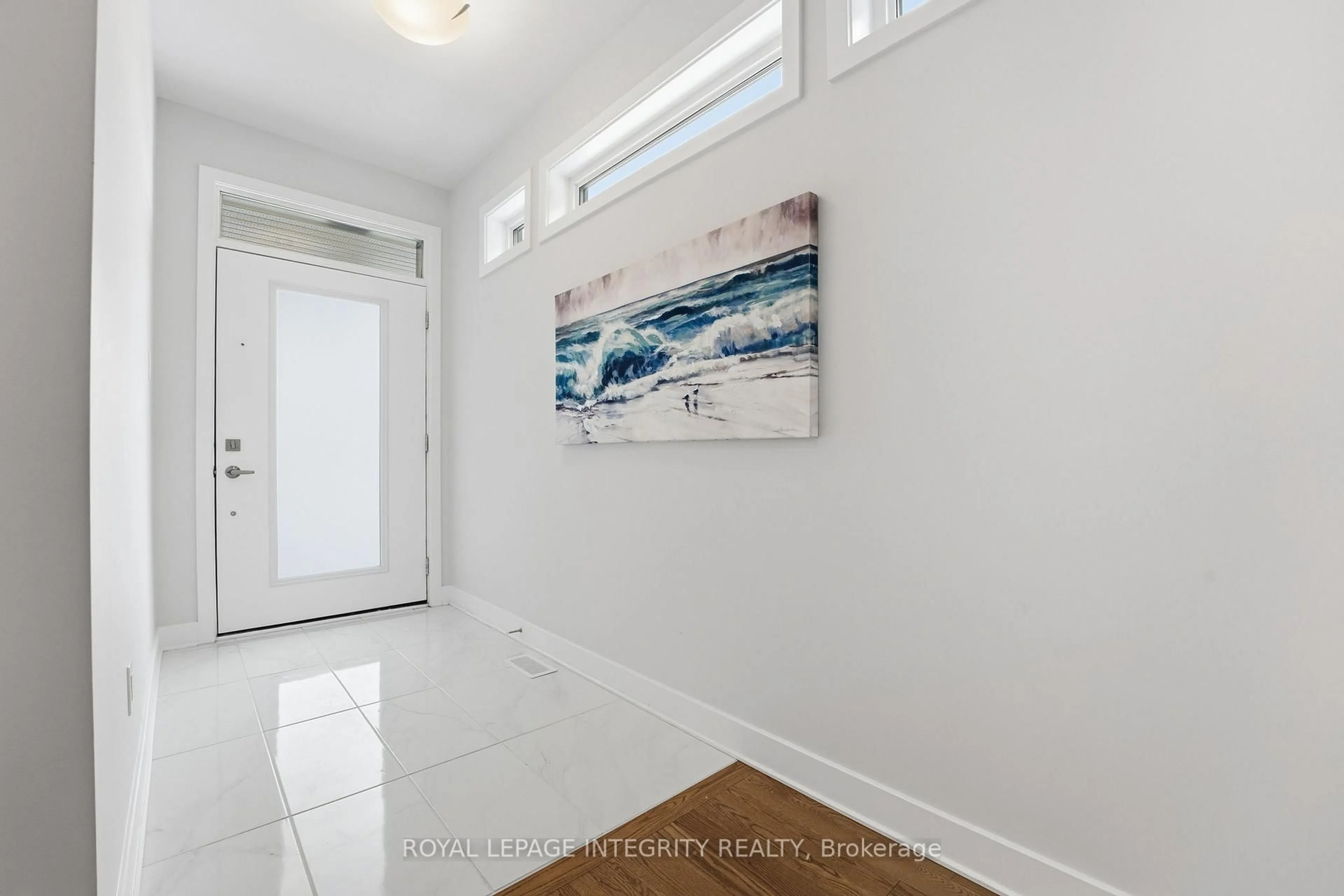 Indoor entryway for 316 Whitham Cres, North Grenville Ontario K0G 1J0