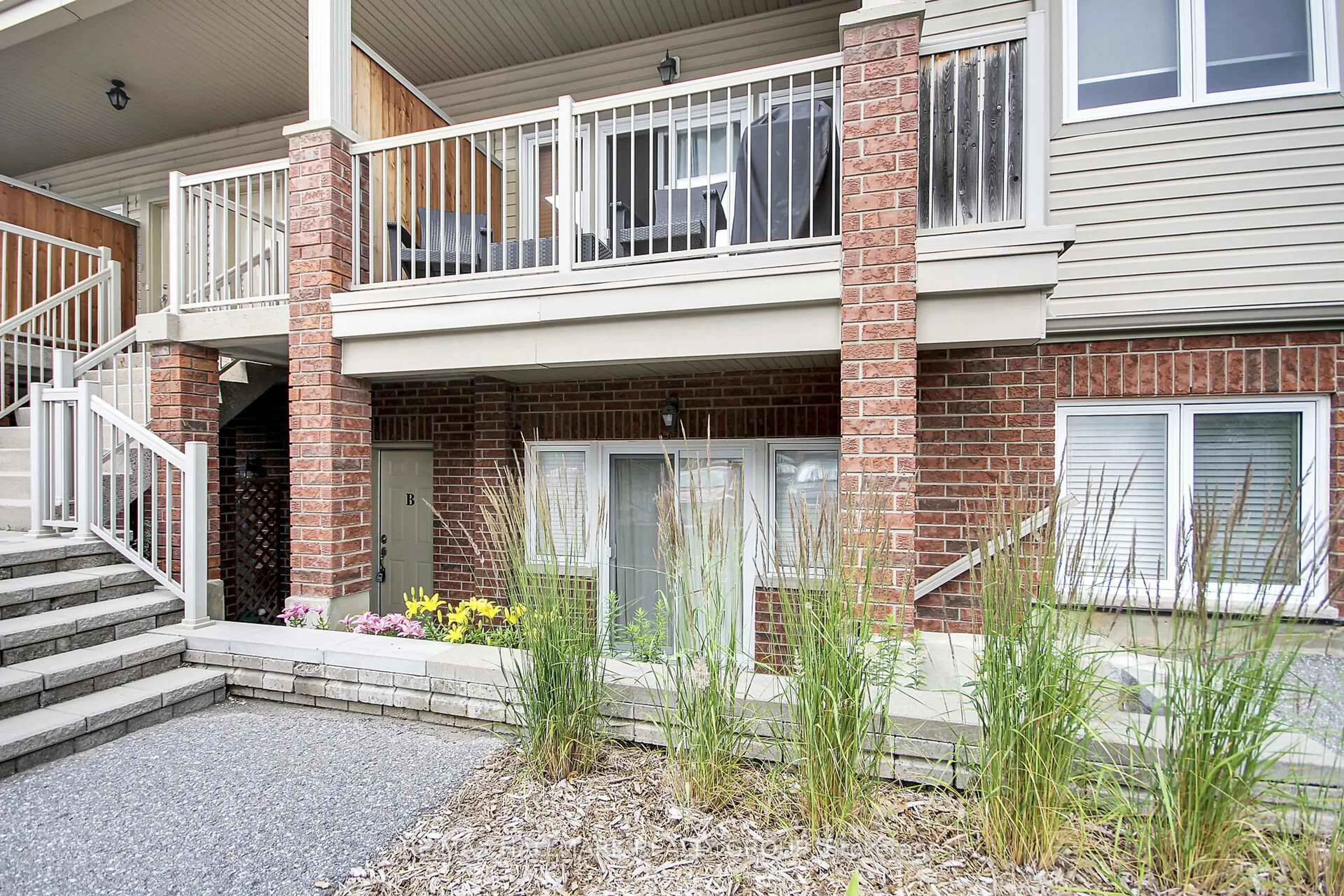 Patio, street for 251 Crestway Dr #B, Ottawa Ontario K2G 0A9