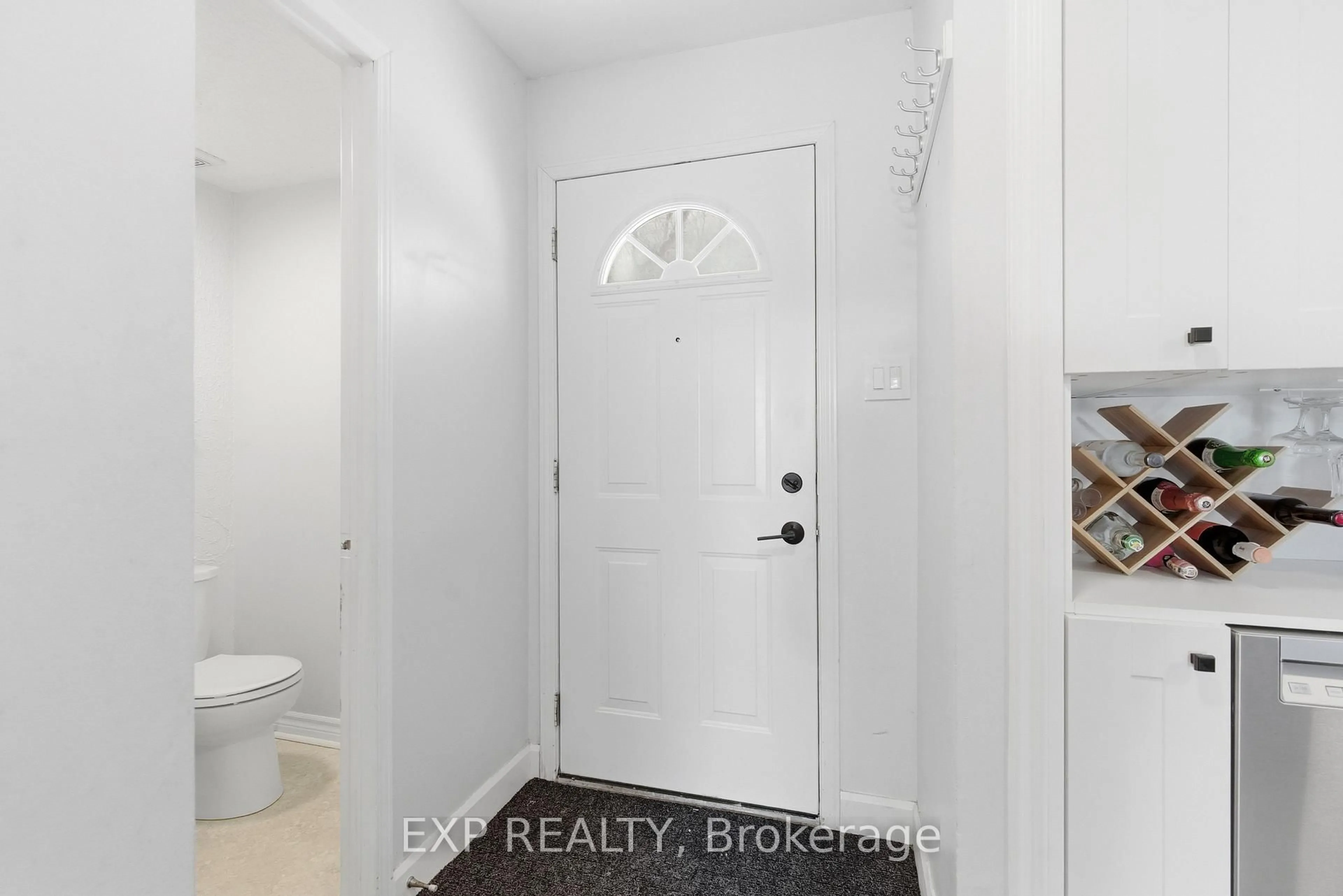 Indoor entryway for 3322 ADDISON Ave #10, Niagara Falls Ontario L2J 3L1