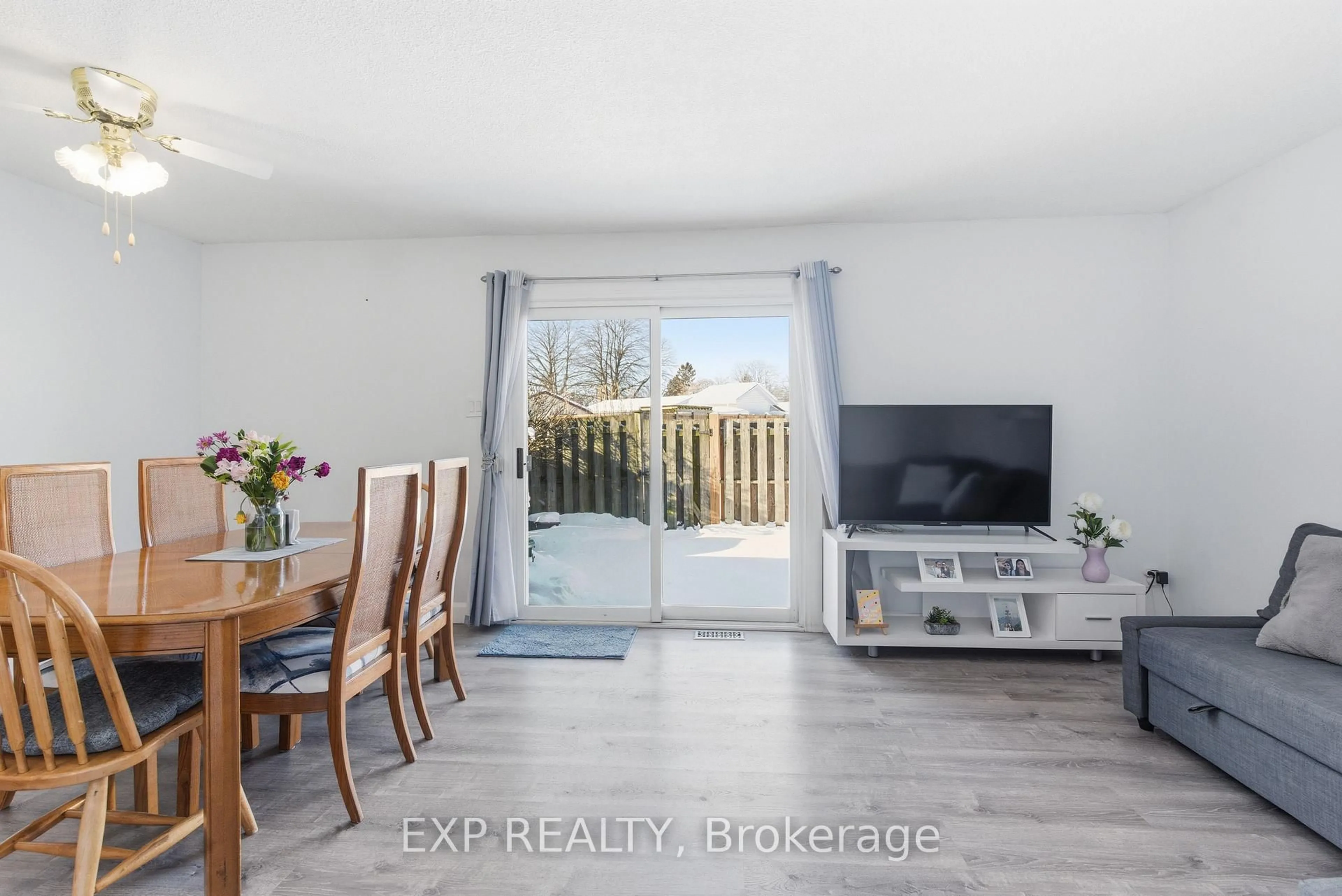 A pic of a room for 3322 ADDISON Ave #10, Niagara Falls Ontario L2J 3L1