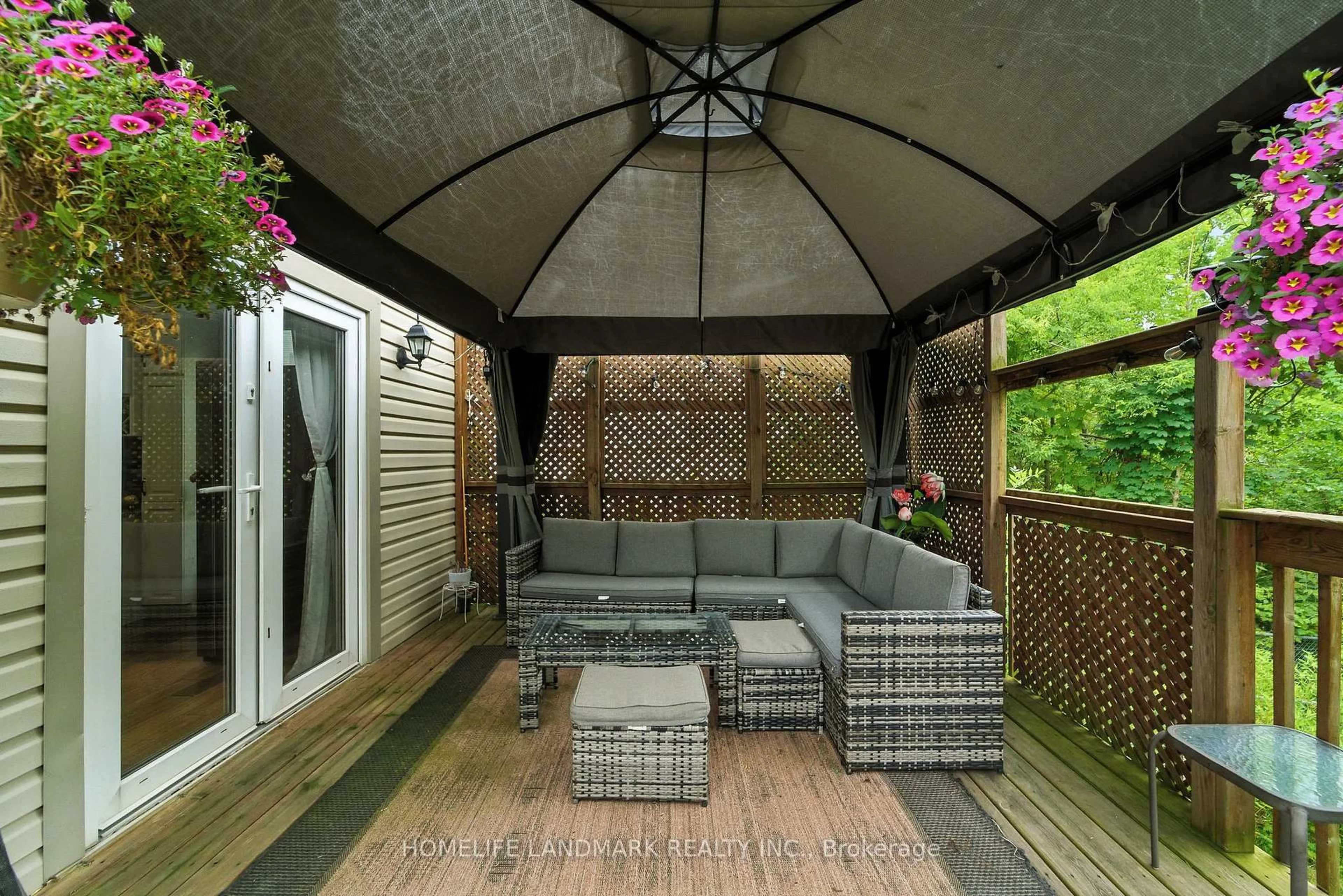 Patio, street for 38 Woodrow St, St. Catharines Ontario L2P 2A2
