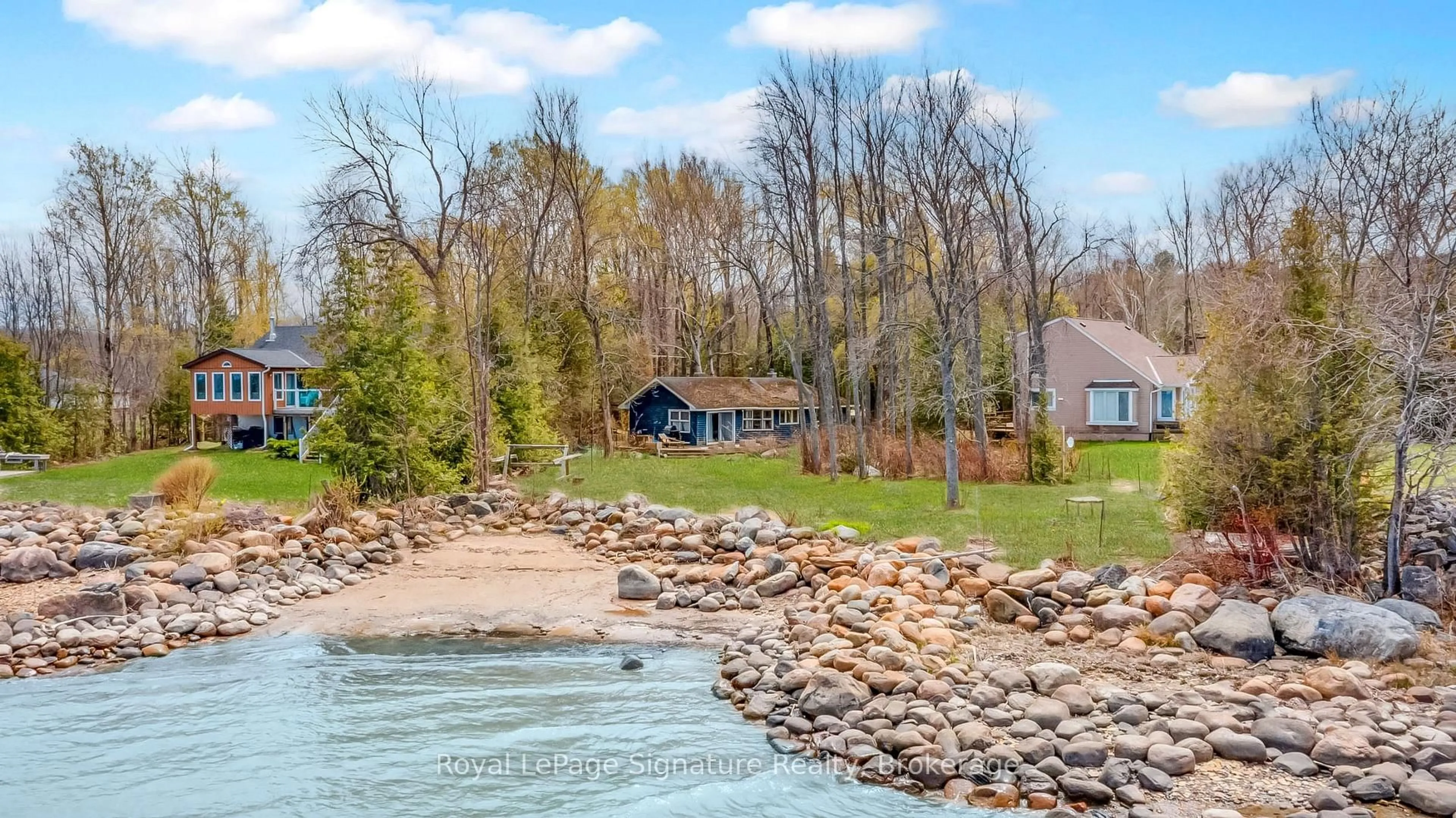 A pic from outside/outdoor area/front of a property/back of a property/a pic from drone, water/lake/river/ocean view for 129 Sunset Blvd, Blue Mountains Ontario N0H 2P0