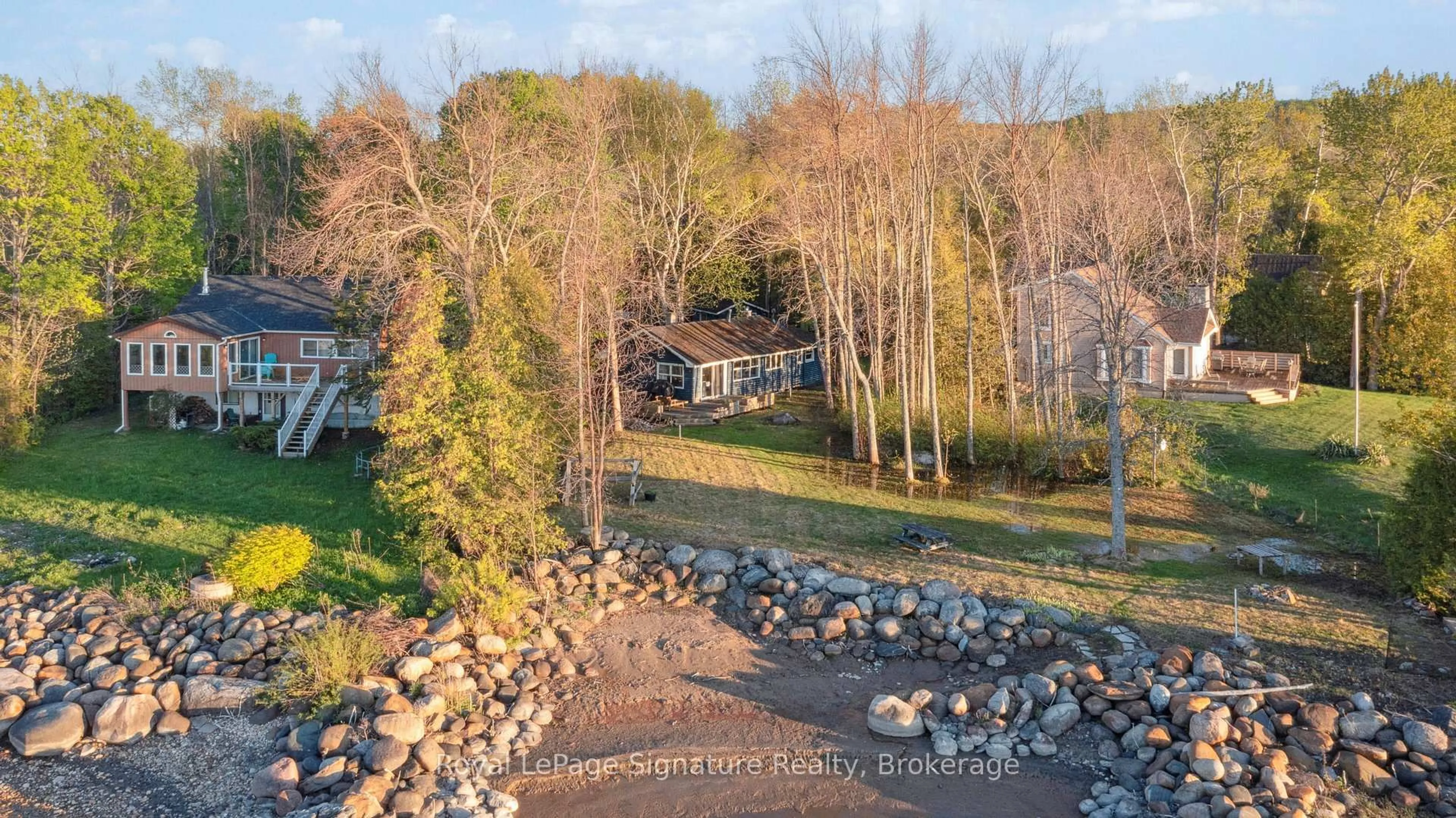 A pic from outside/outdoor area/front of a property/back of a property/a pic from drone, water/lake/river/ocean view for 129 Sunset Blvd, Blue Mountains Ontario N0H 2P0
