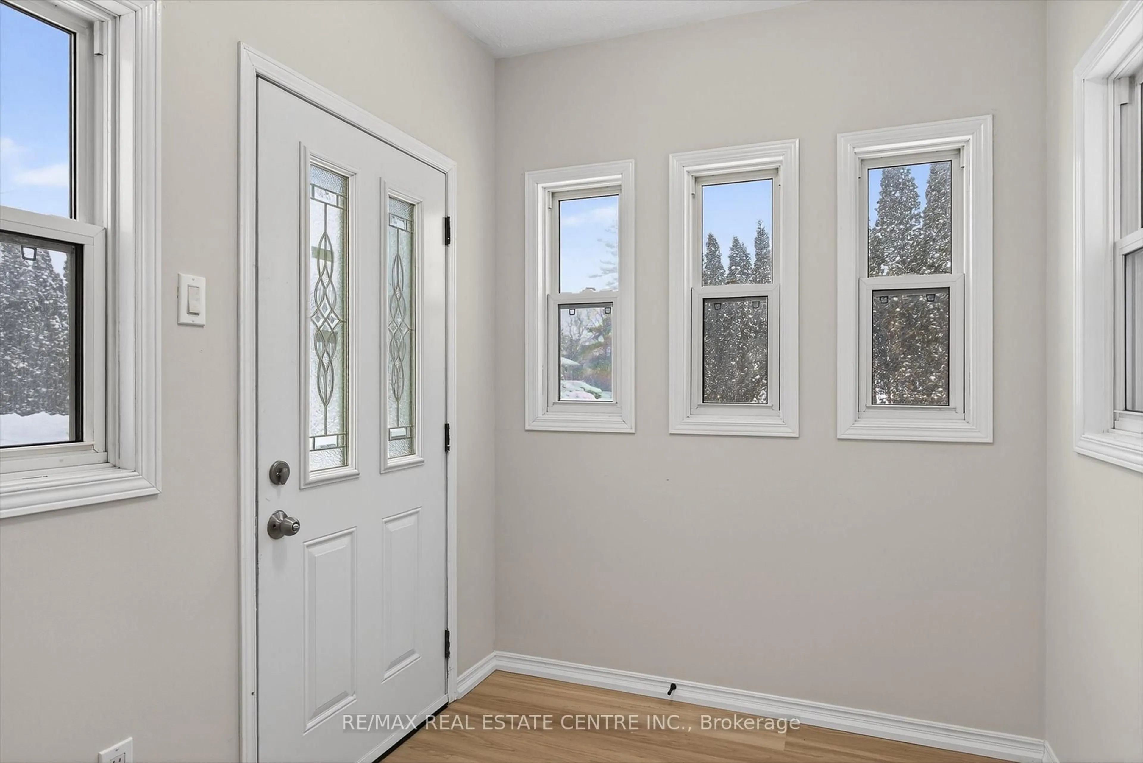 Indoor entryway for 2330 Elm Tree Rd, Kawartha Lakes Ontario K0M 1E0