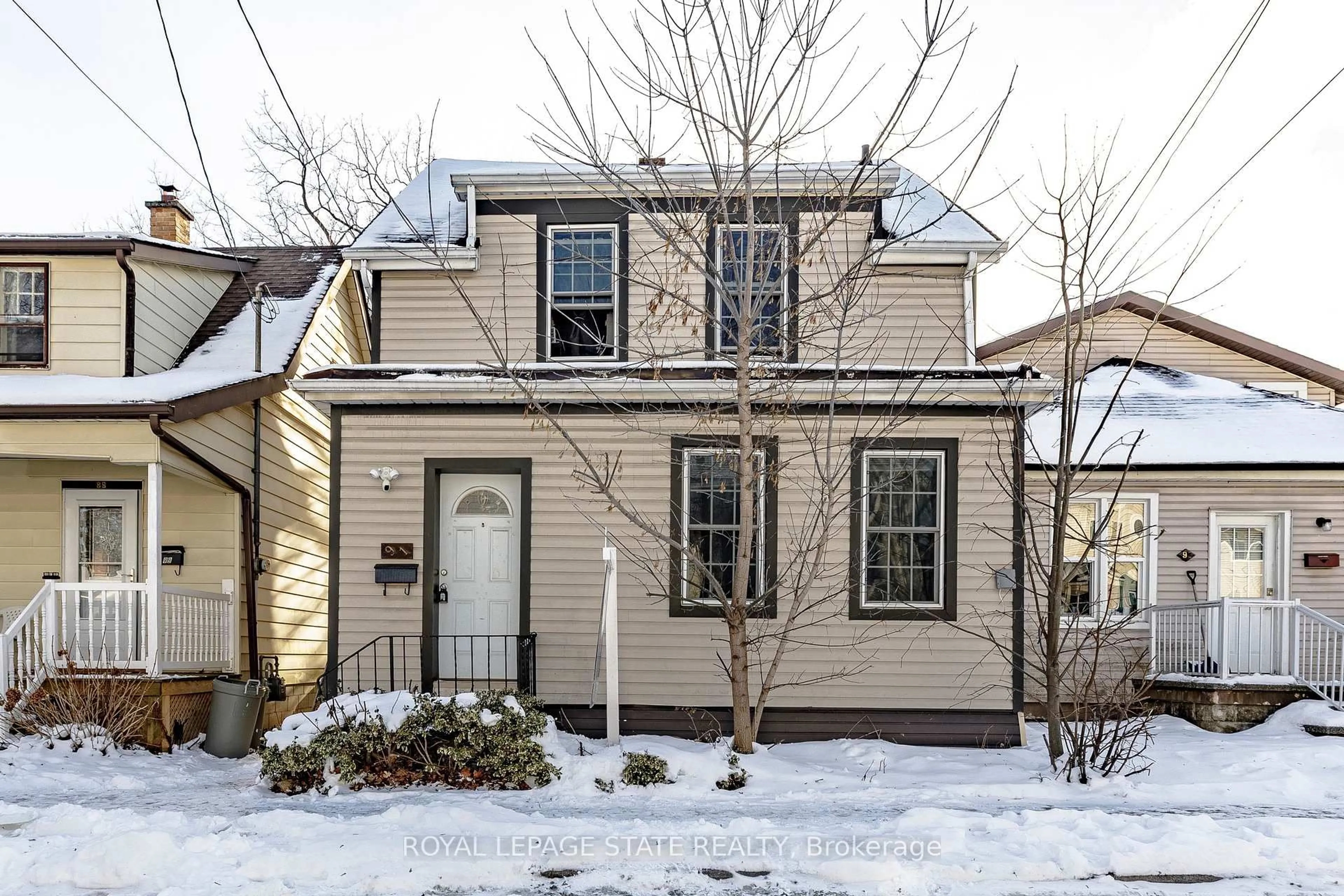 Home with vinyl exterior material, street for 91 Royal Ave, Hamilton Ontario L8S 2C6