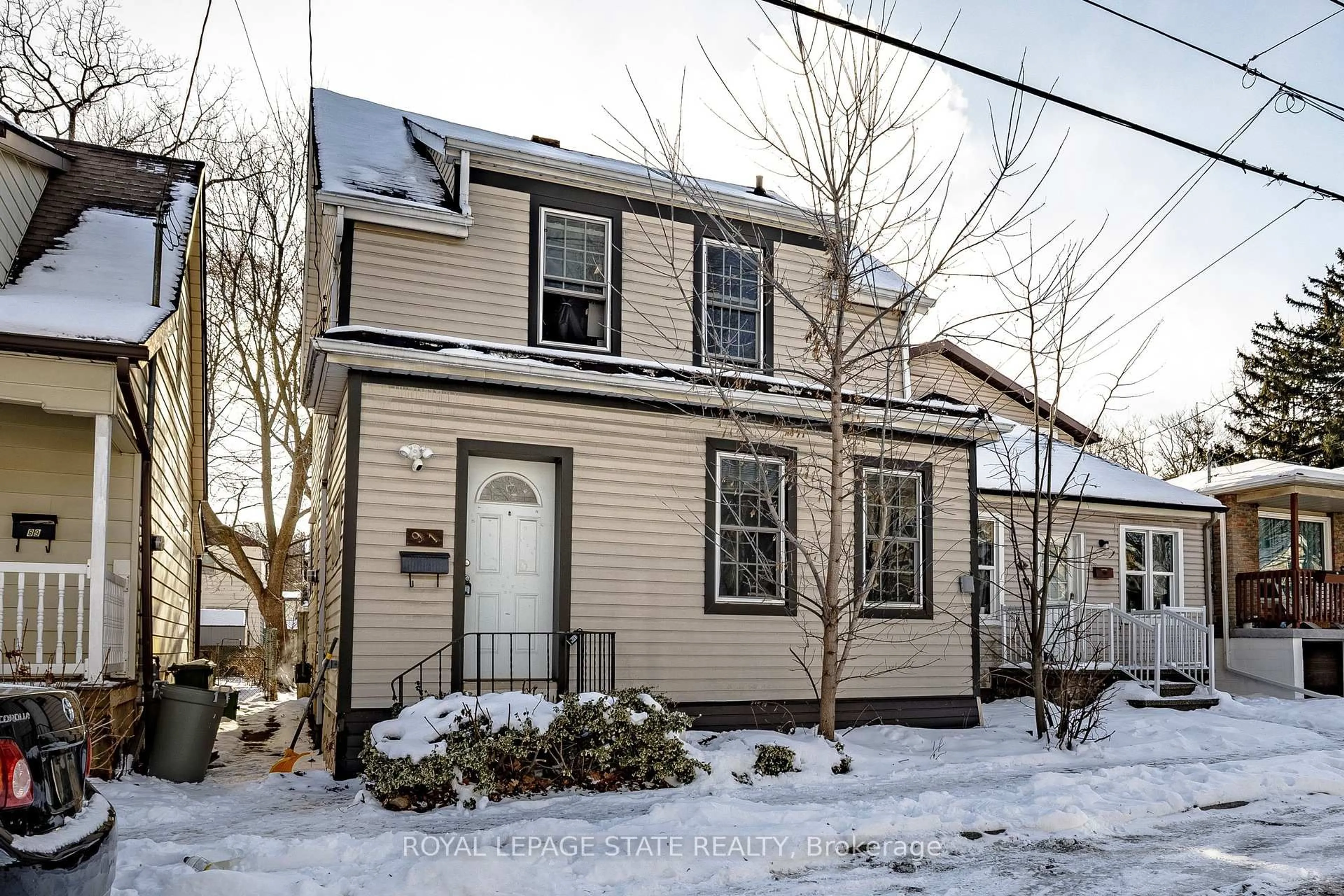 Home with vinyl exterior material, street for 91 Royal Ave, Hamilton Ontario L8S 2C6