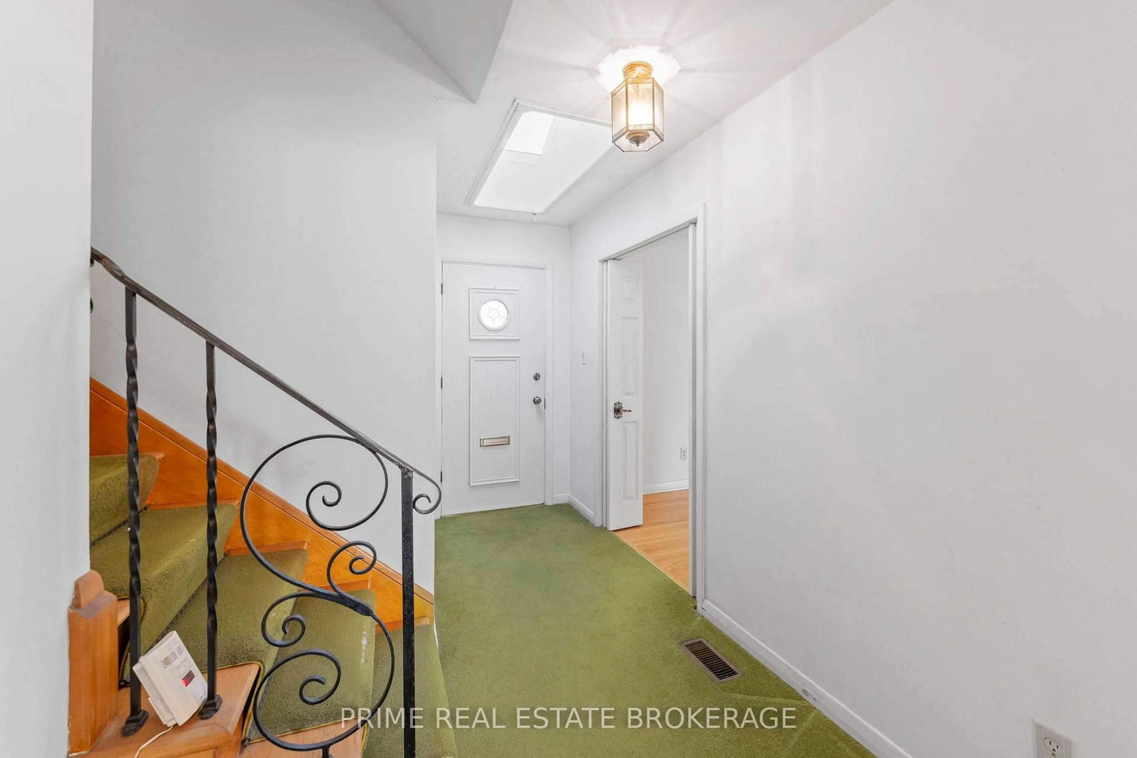 Indoor entryway for 367 Ridout St, London South Ontario N6C 3Z8