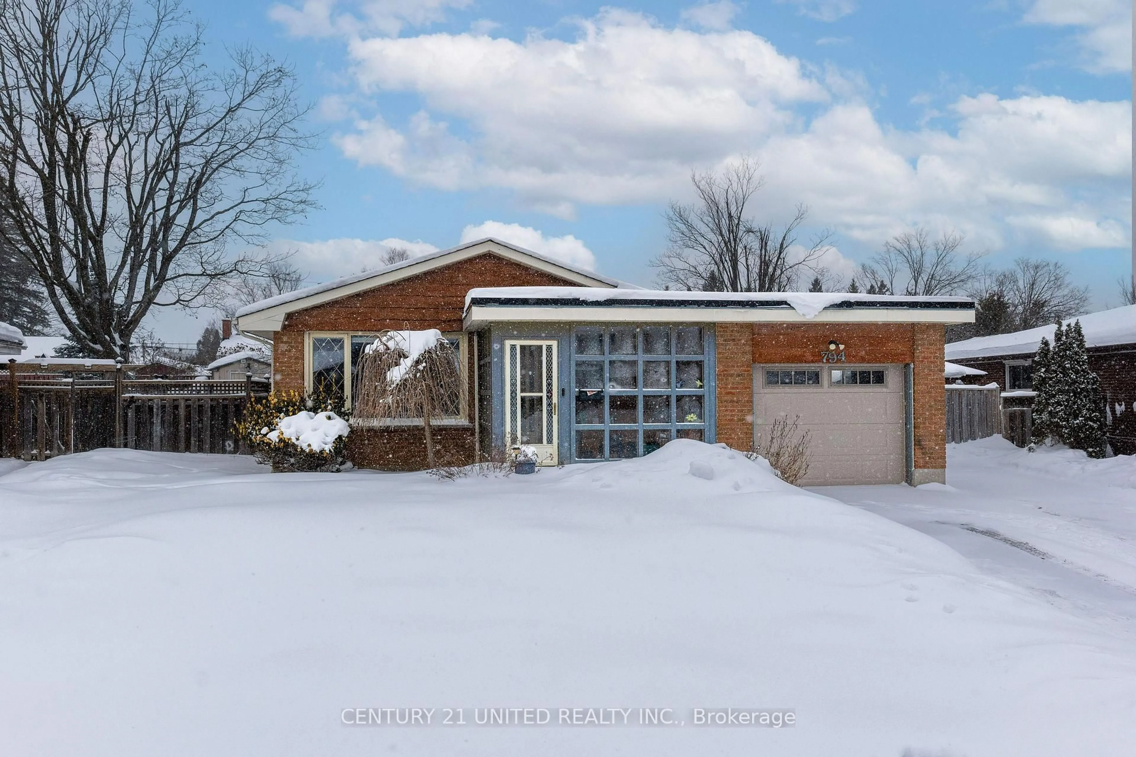 Home with brick exterior material, street for 794 Foxe St, Peterborough Ontario K9H 6Y7