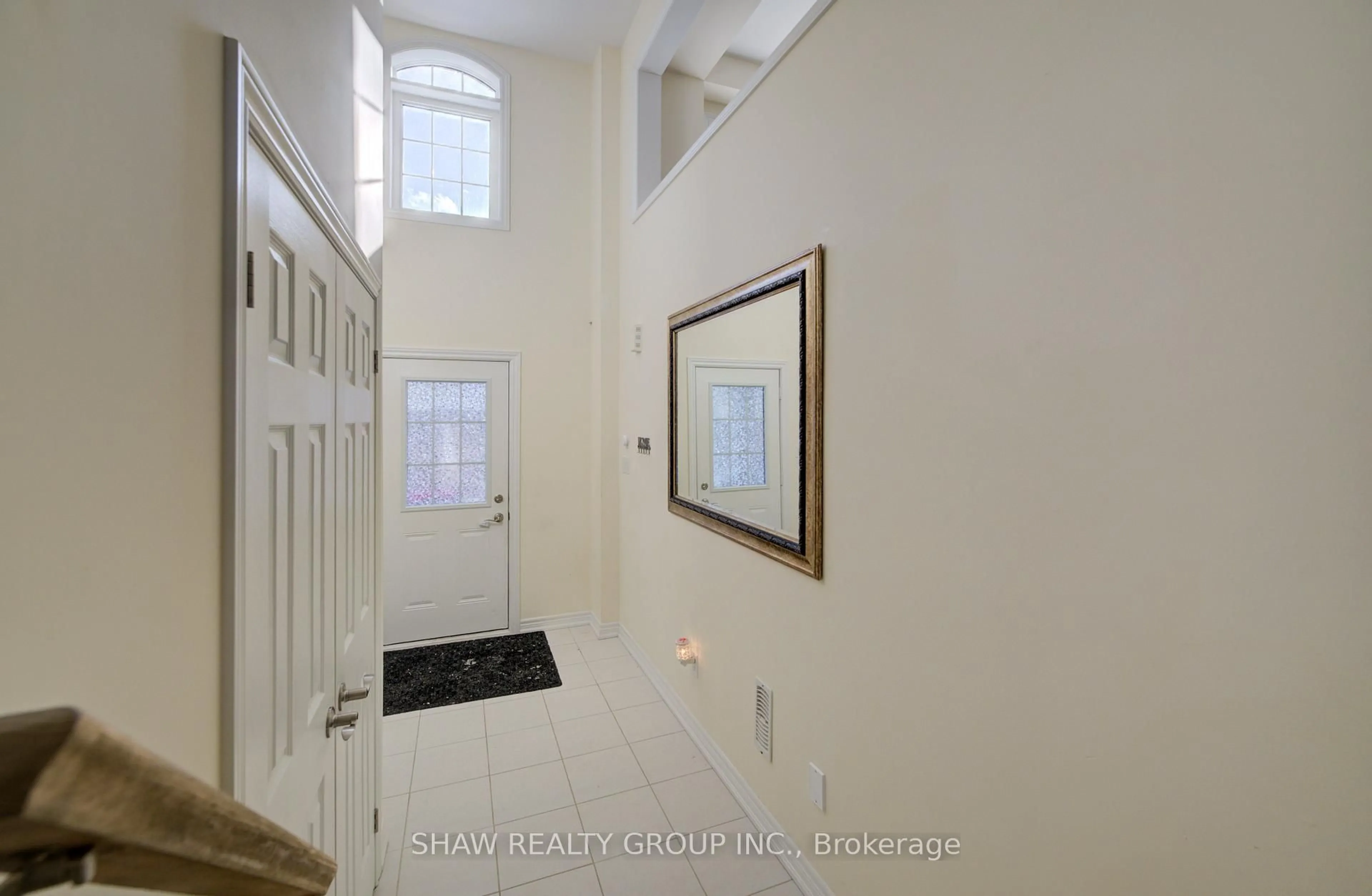 Indoor entryway for 755 Linden Dr #10, Cambridge Ontario N3H 0E4