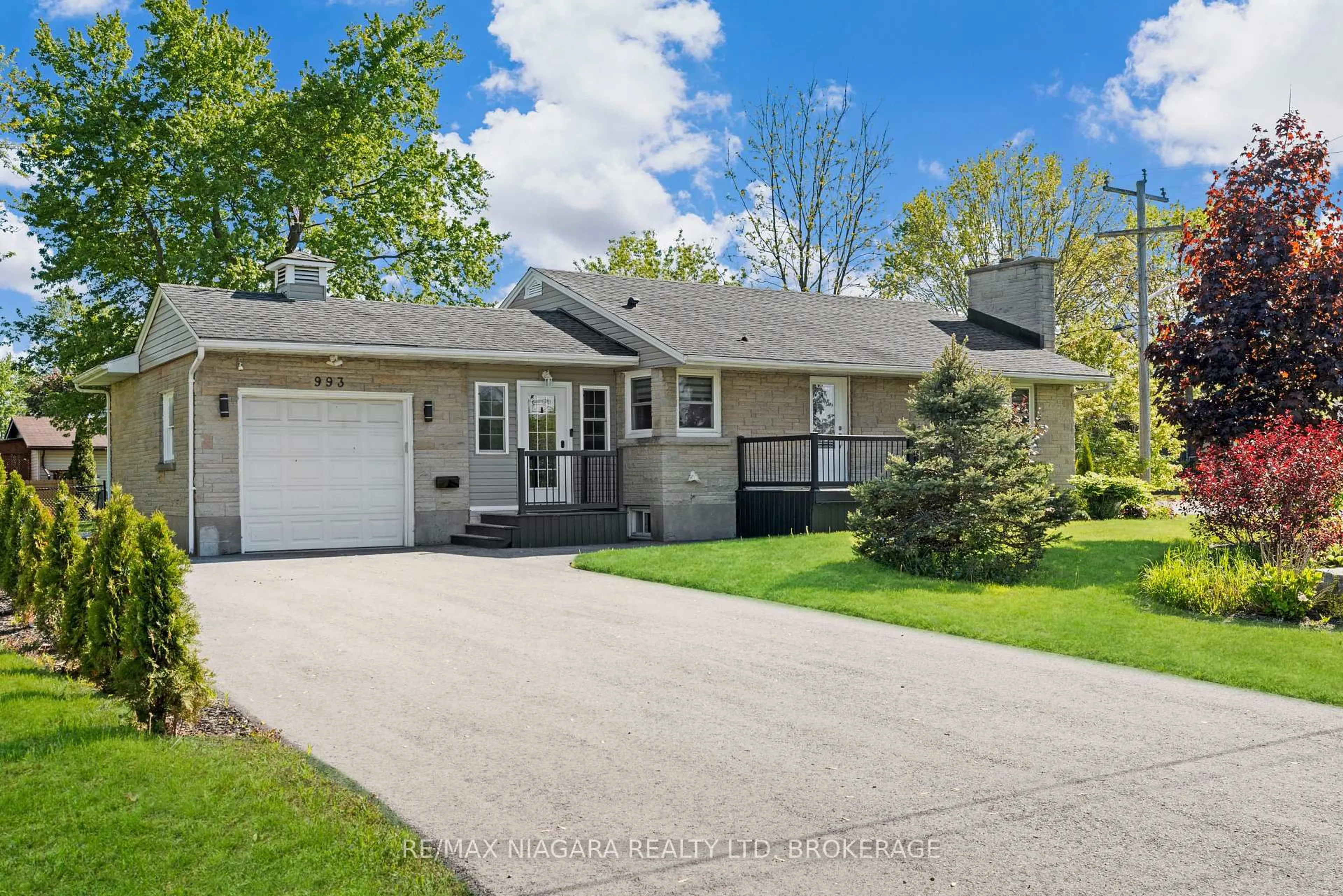 Home with vinyl exterior material, street for 993 Bertie St, Fort Erie Ontario L2A 1Z7