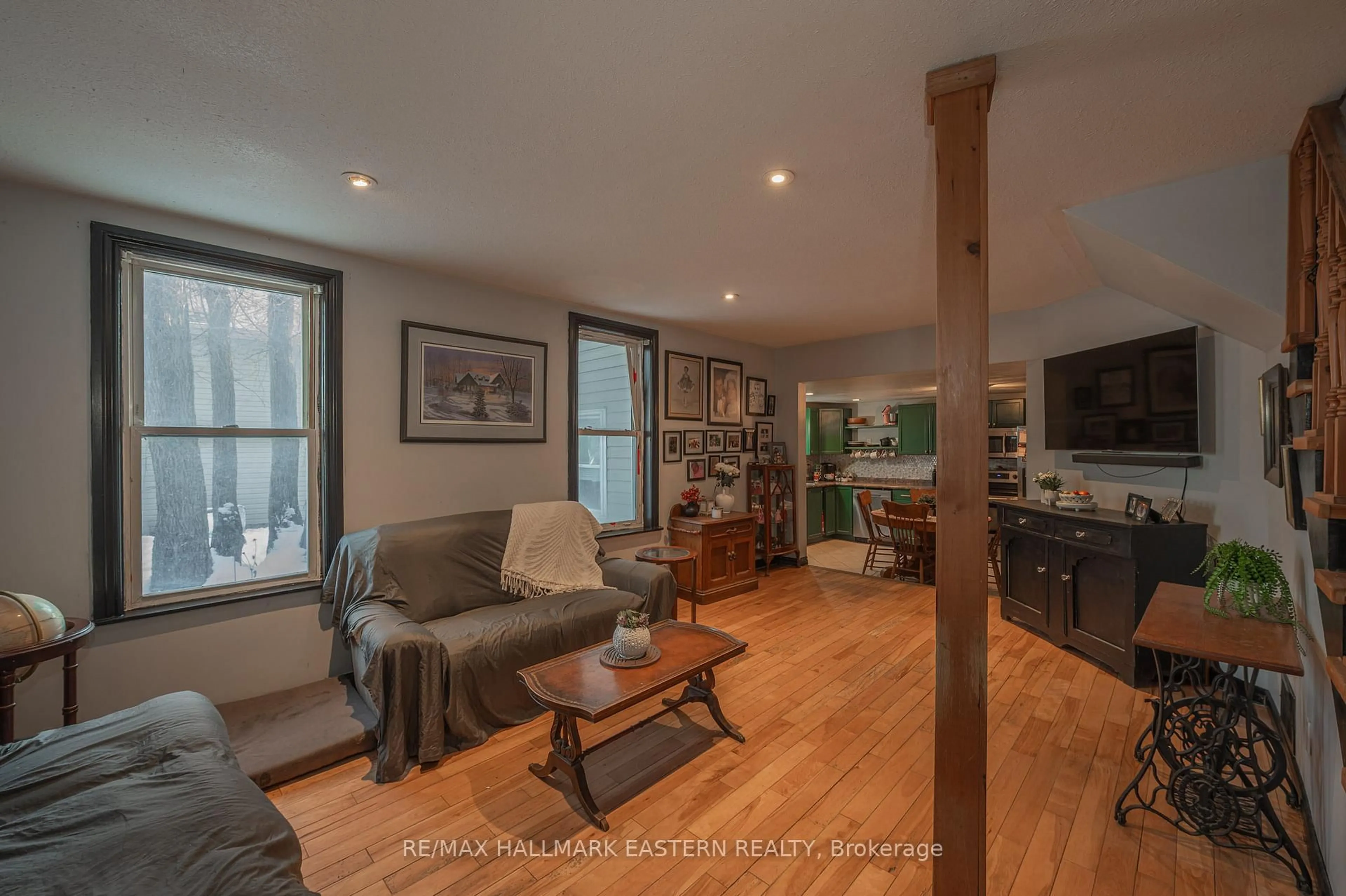 Living room with furniture, wood/laminate floor for 1031 High St, Peterborough Ontario K9J 5R8