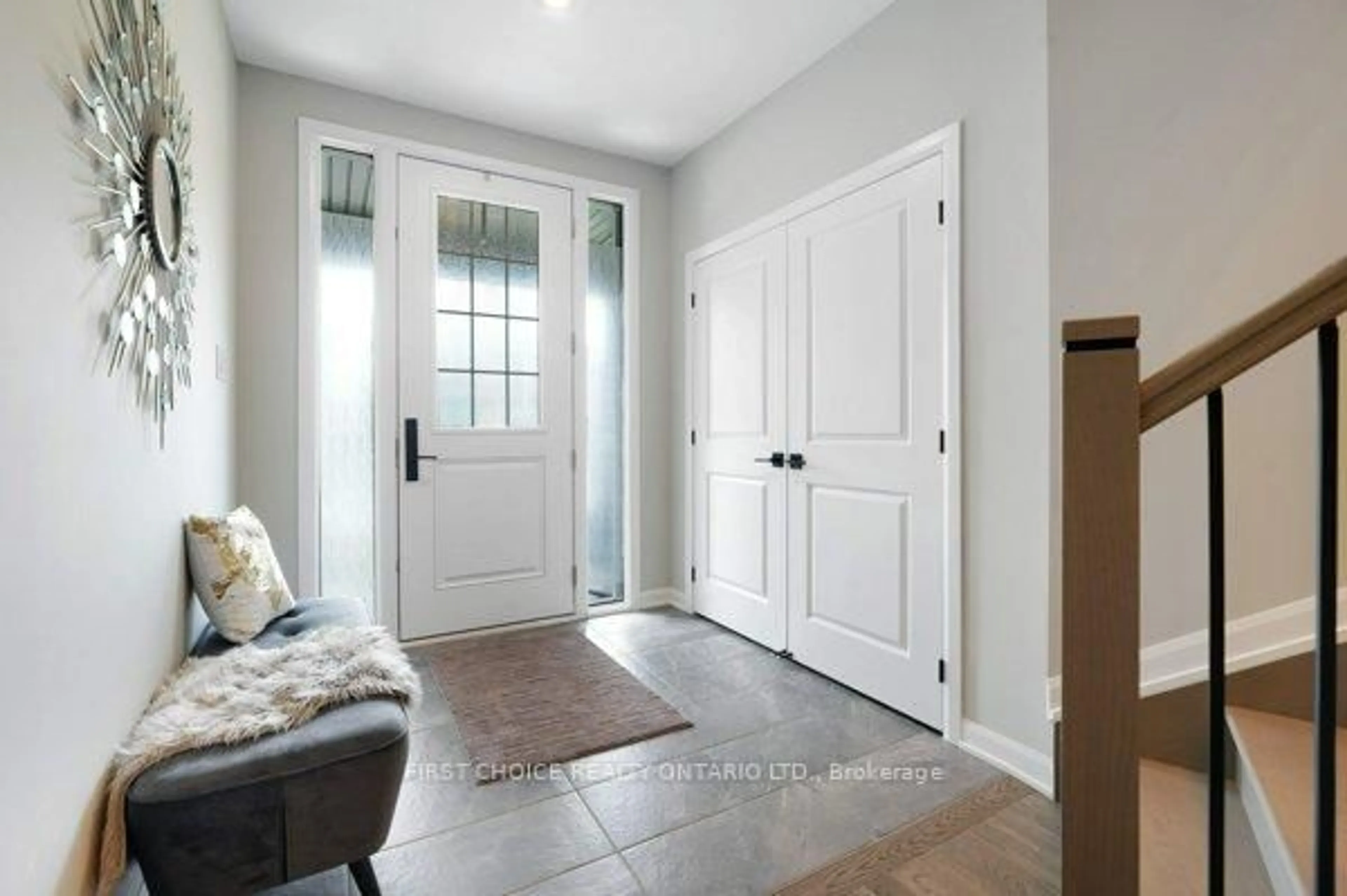 Indoor entryway for 605 Ribbon St, Manotick Ontario K4M 0M8