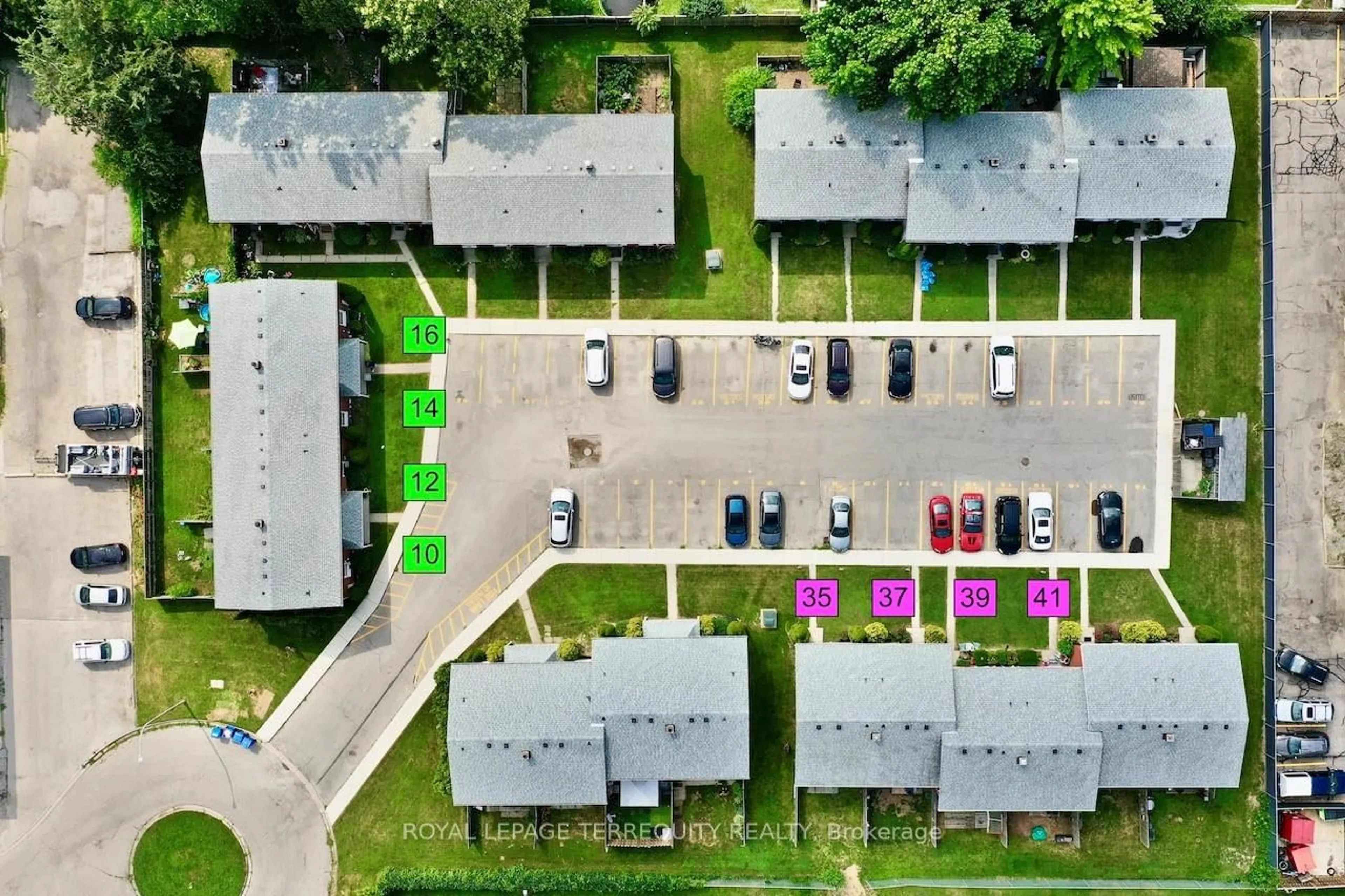 A pic from outside/outdoor area/front of a property/back of a property/a pic from drone, street for 16 Orchard Pl, Chatham-Kent Ontario N7M 1A6