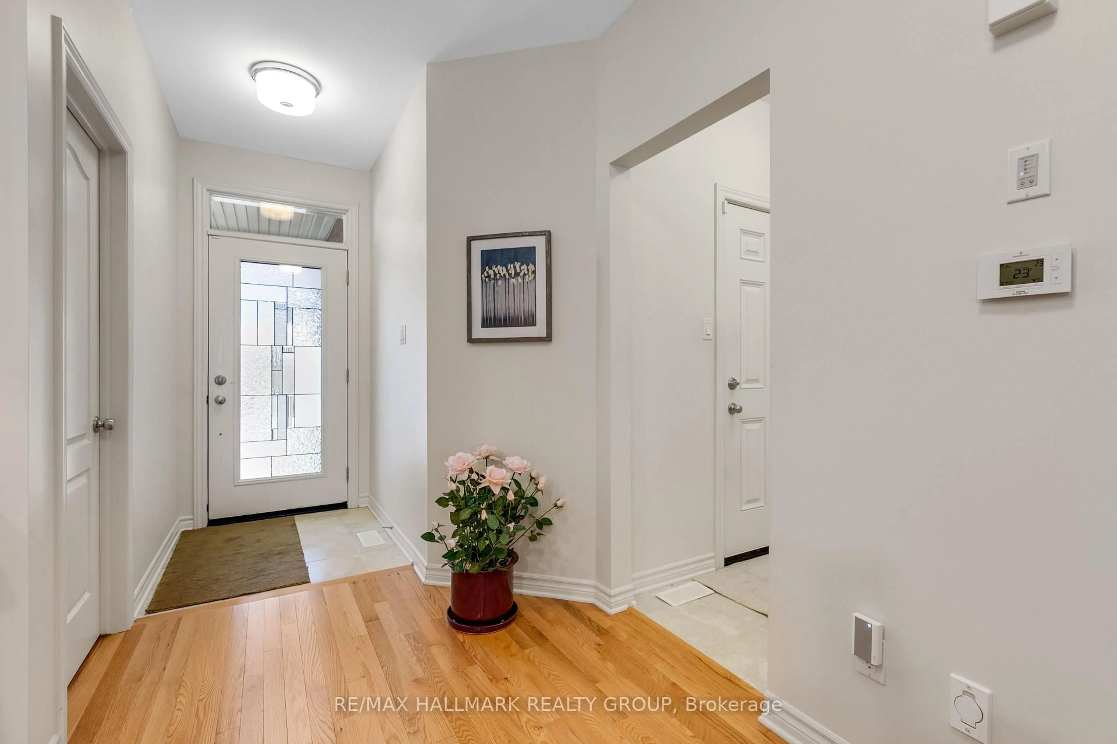 Indoor entryway for 66 Kayenta St, Ottawa Ontario K2S 2K7