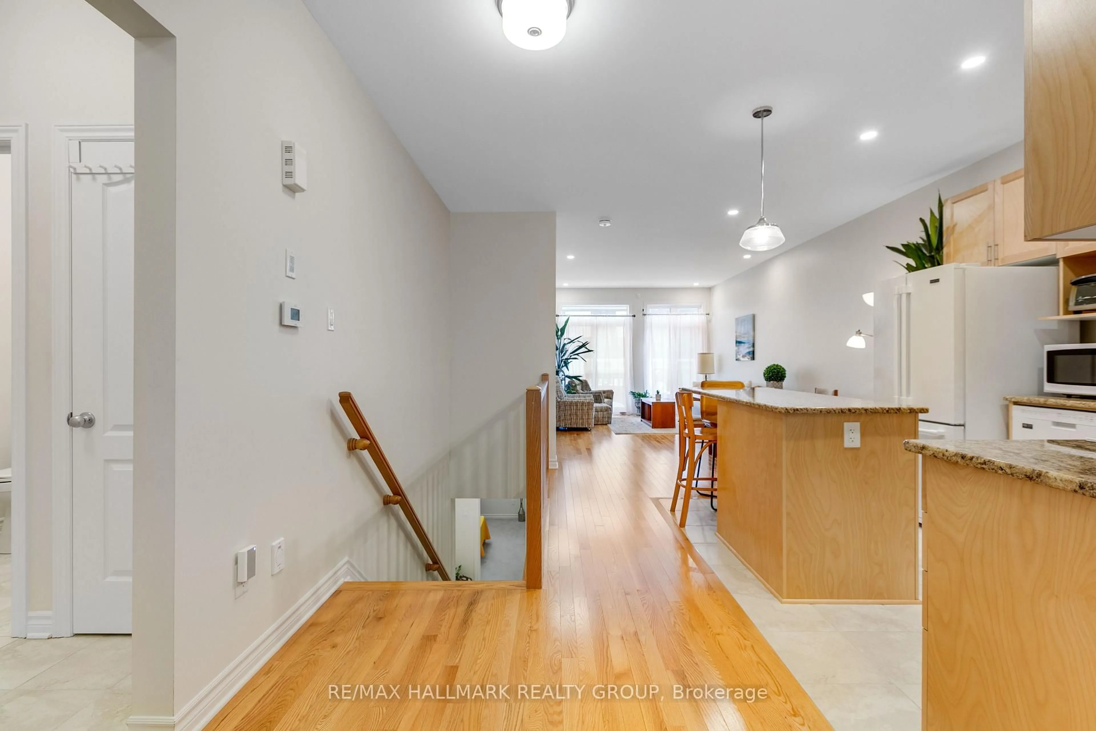 Unknown for 66 Kayenta St, Ottawa Ontario K2S 2K7