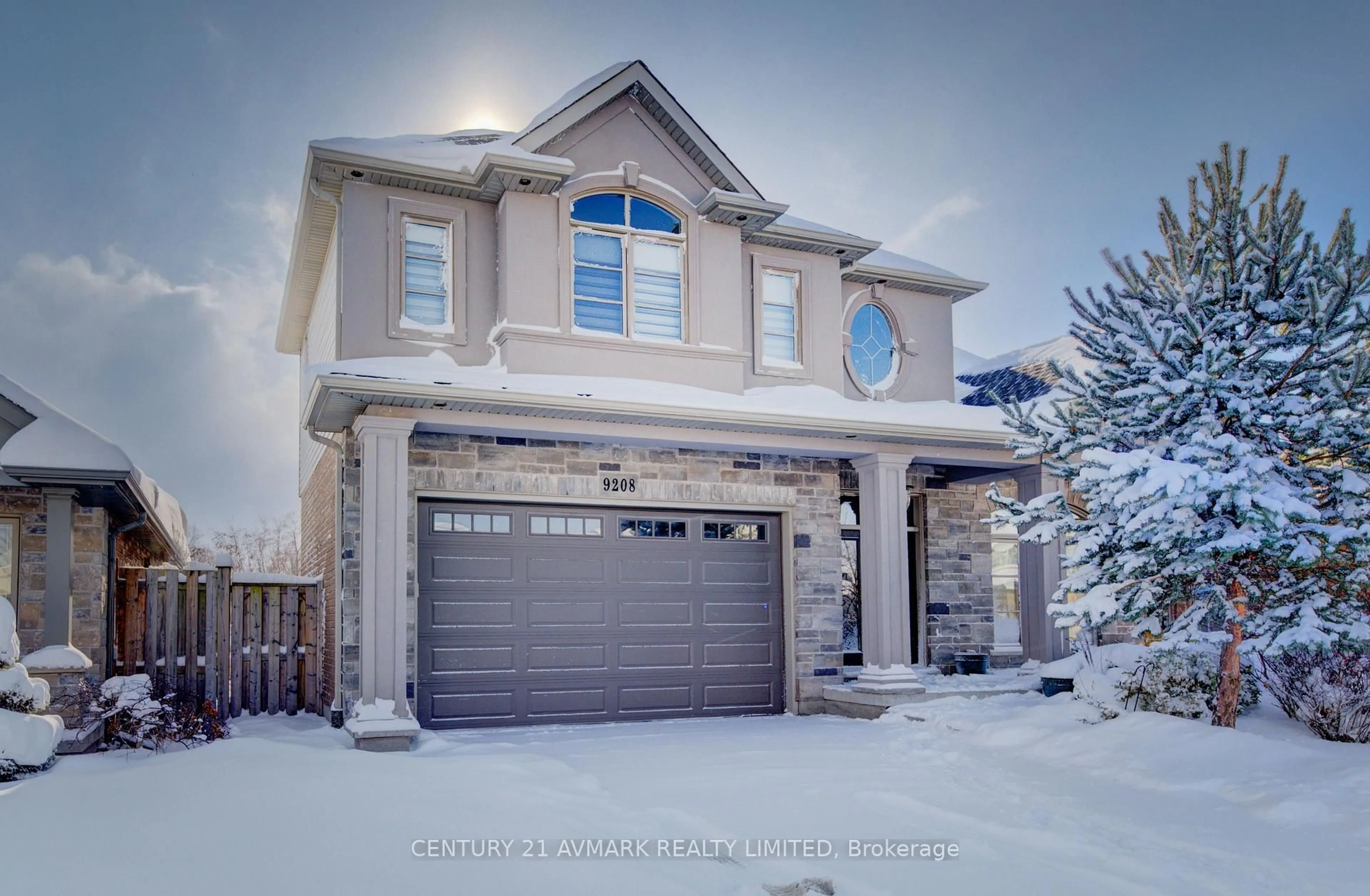 Home with brick exterior material, street for 9208 Hendershot Blvd, Niagara Falls Ontario L2H 0E3