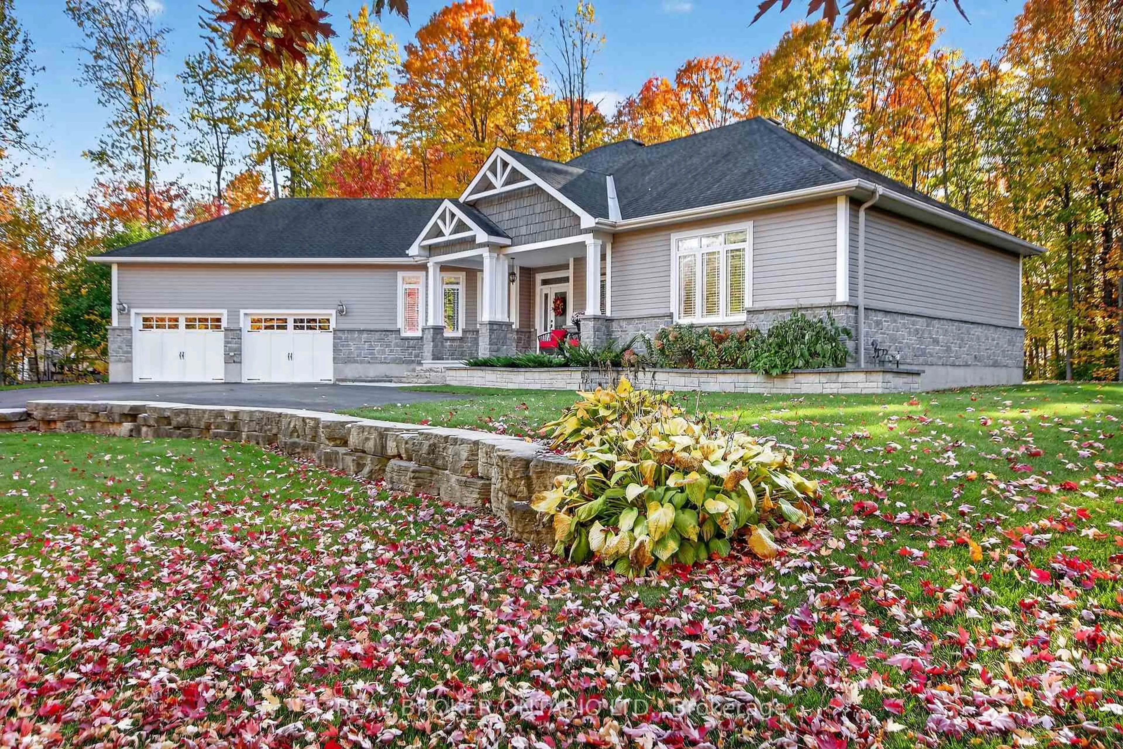 Home with vinyl exterior material, mountain view for 14 Cavalry Cres, North Grenville Ontario K0G 1J0