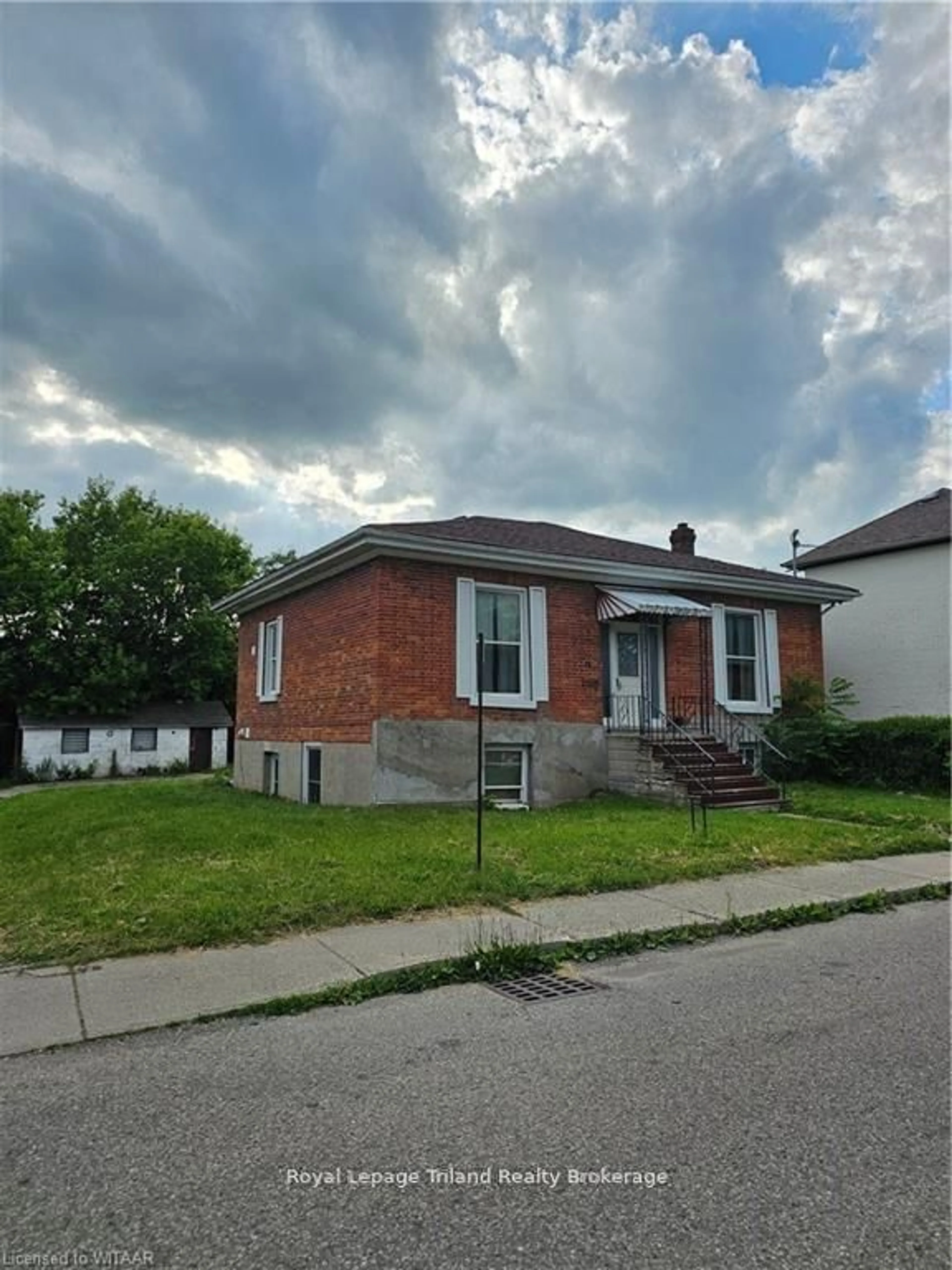 Home with brick exterior material, street for 18 CHAPEL St, Woodstock Ontario N4S 3R1