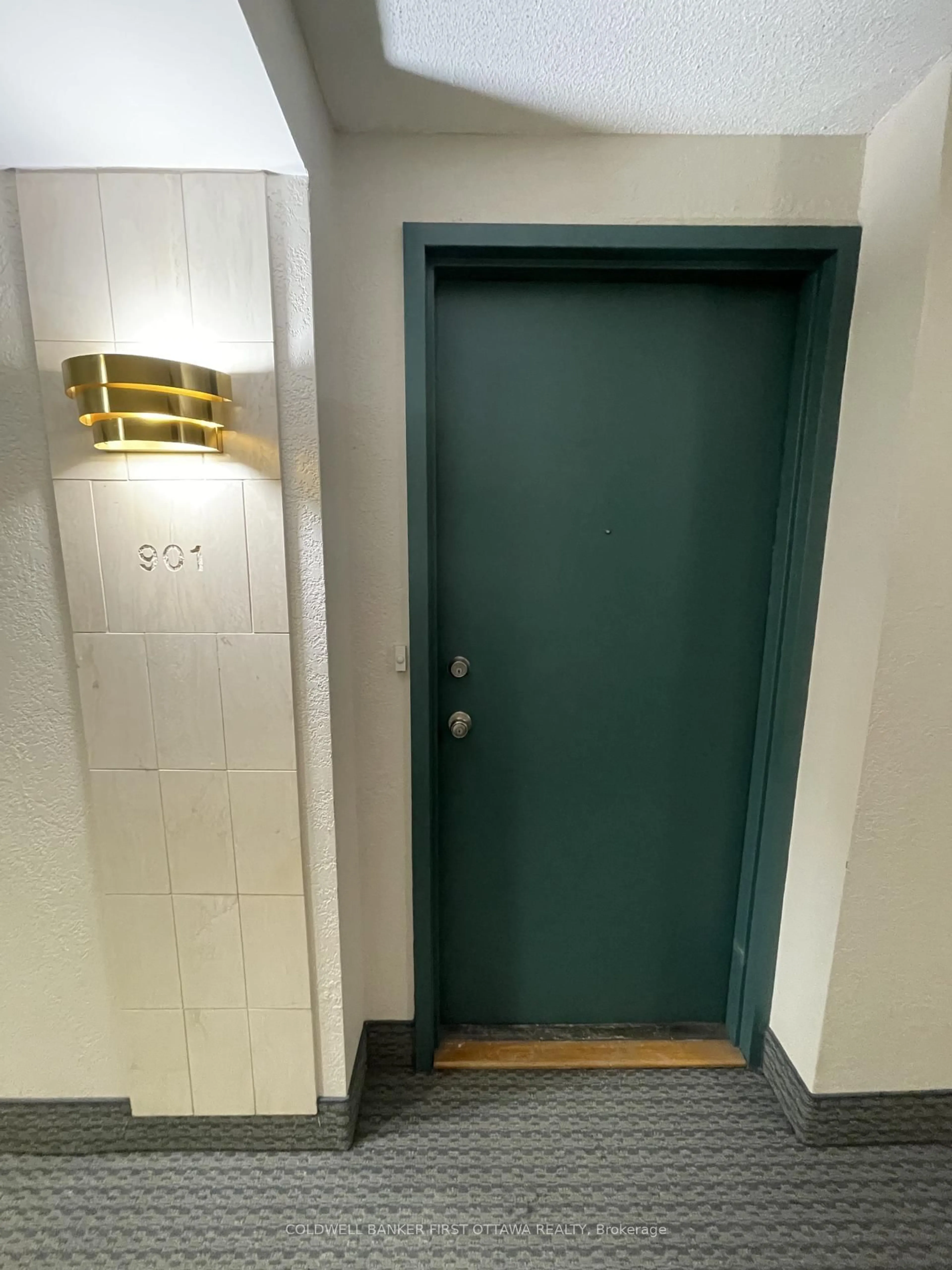 Indoor foyer for 1025 Grenon Ave #901, Ottawa Ontario K2B 8S5