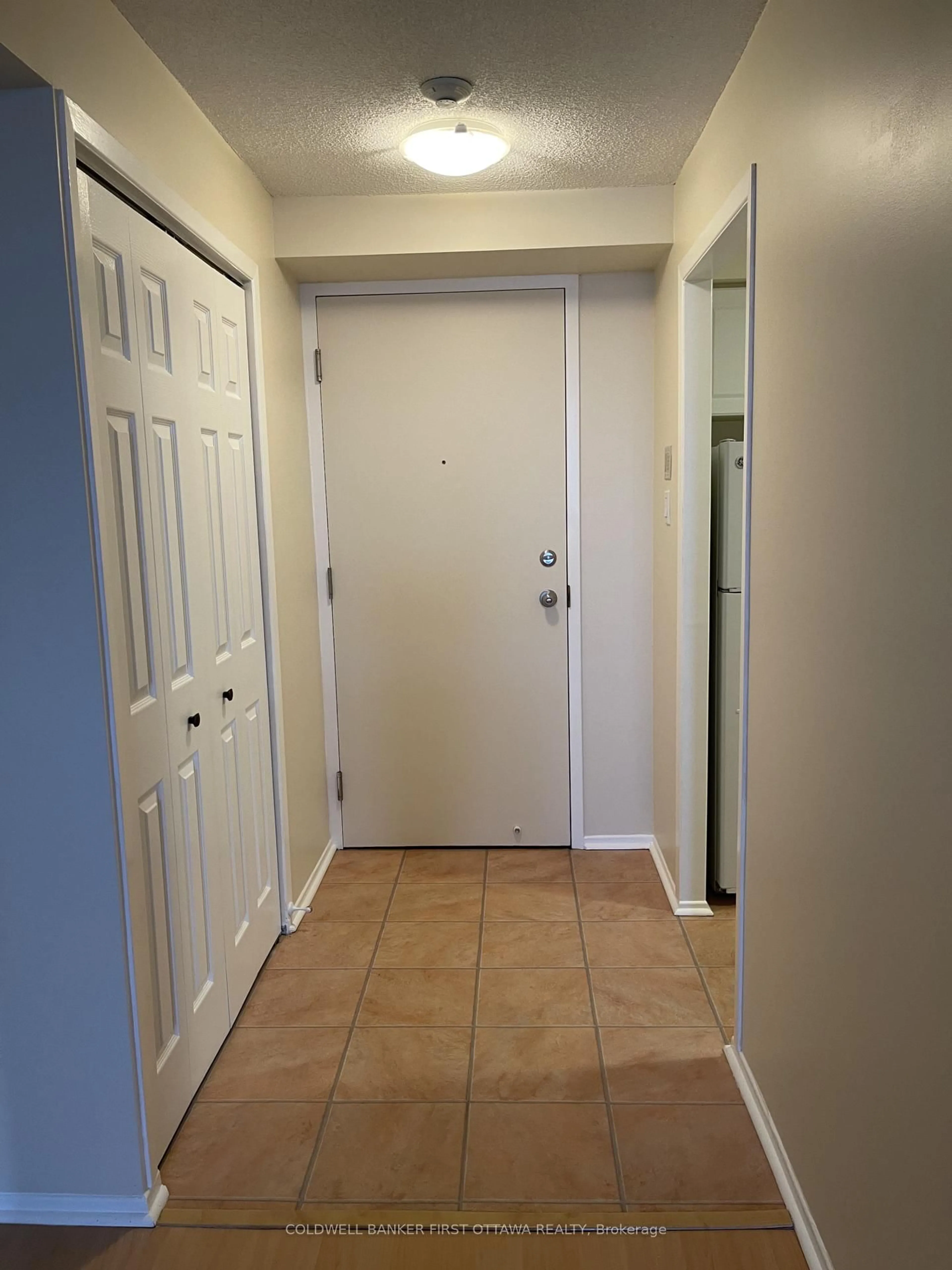 Indoor entryway for 1025 Grenon Ave #901, Ottawa Ontario K2B 8S5