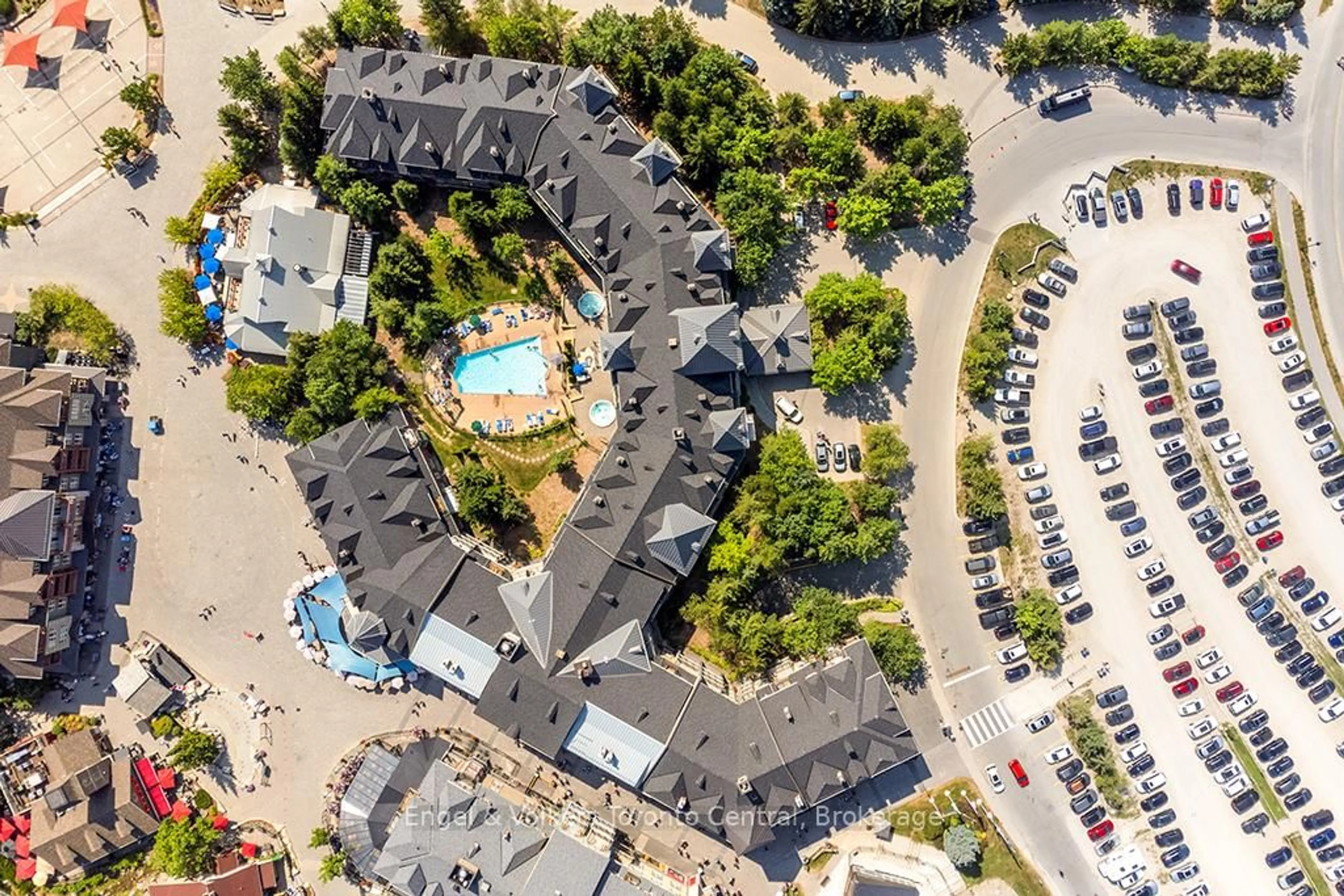 A pic from outside/outdoor area/front of a property/back of a property/a pic from drone, unknown for 156 Jozo Weider Blvd #241, Blue Mountains Ontario L9Y 0V2