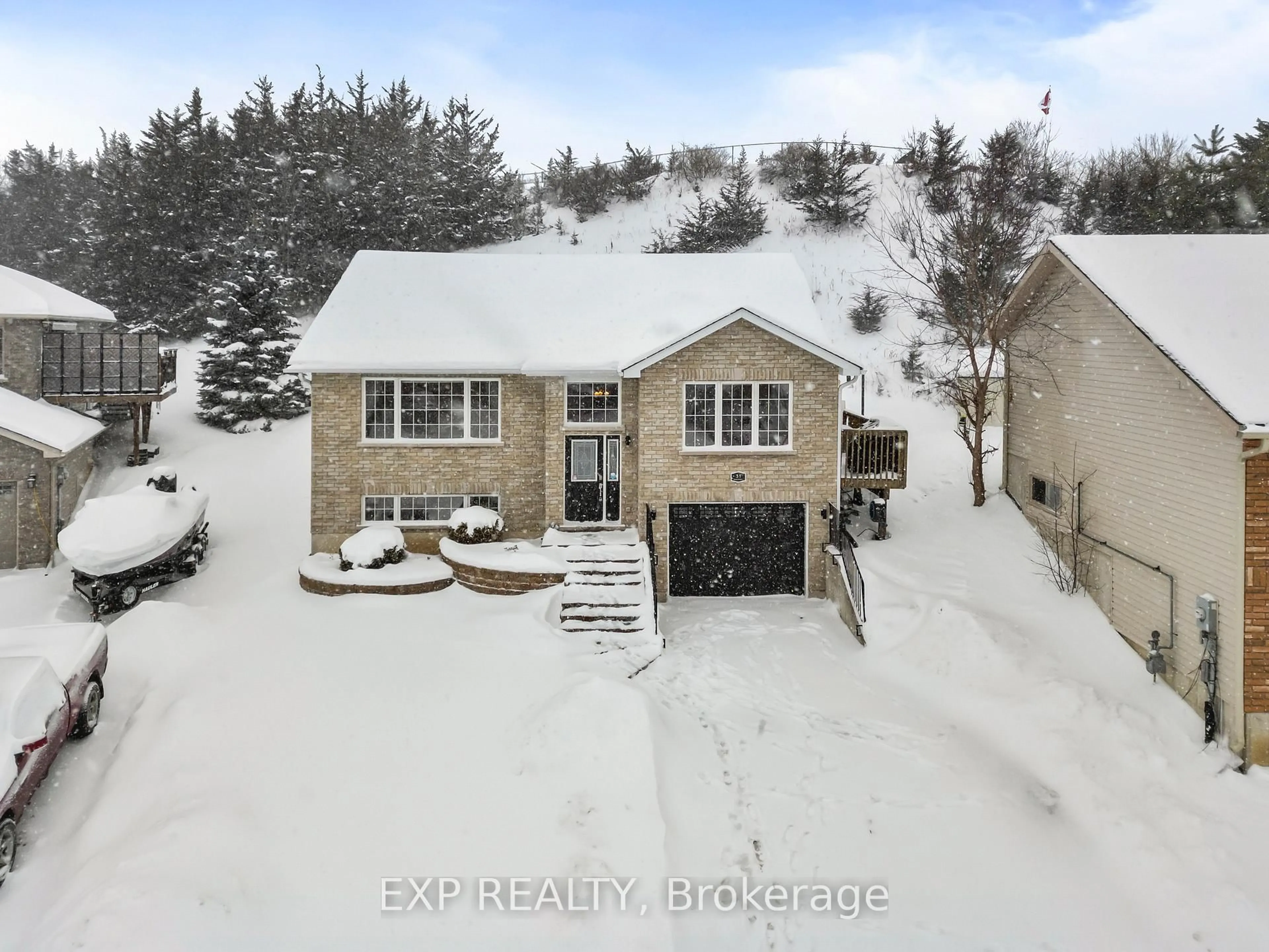 A pic from outside/outdoor area/front of a property/back of a property/a pic from drone, unknown for 31 Kyle Crt, Hastings Ontario K0K 2C0