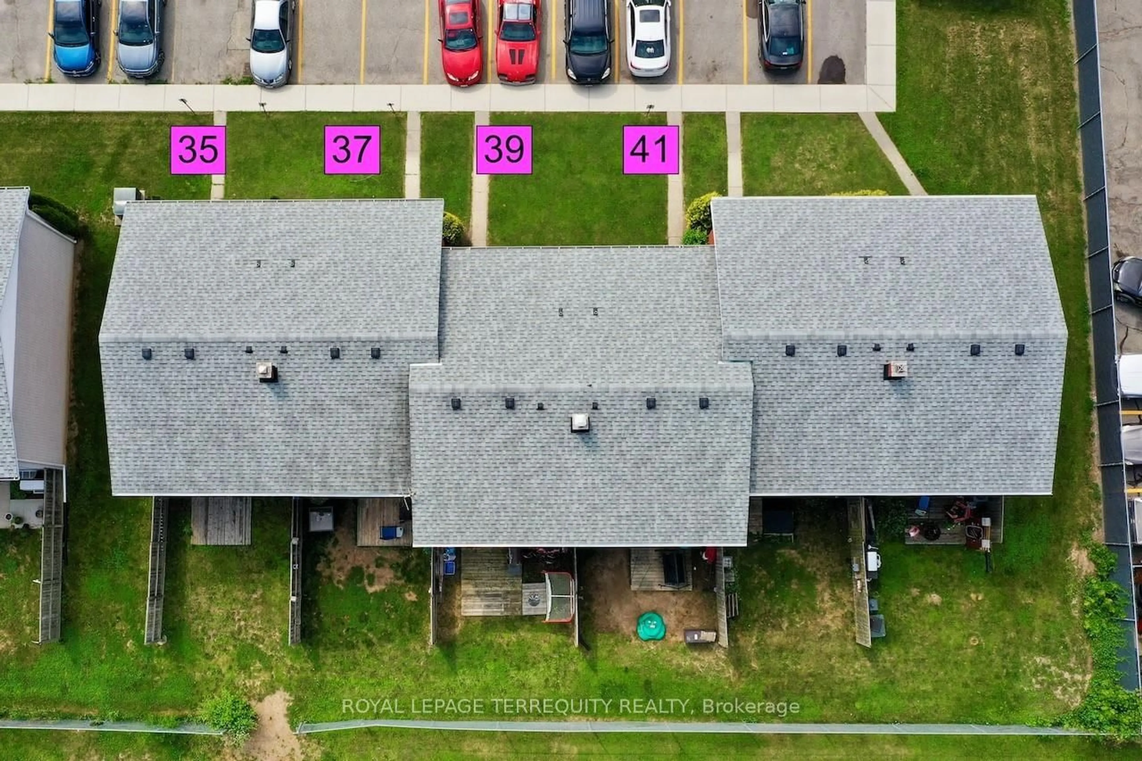 A pic from outside/outdoor area/front of a property/back of a property/a pic from drone, unknown for 37 Orchard Pl, Chatham-Kent Ontario N7M 1A6