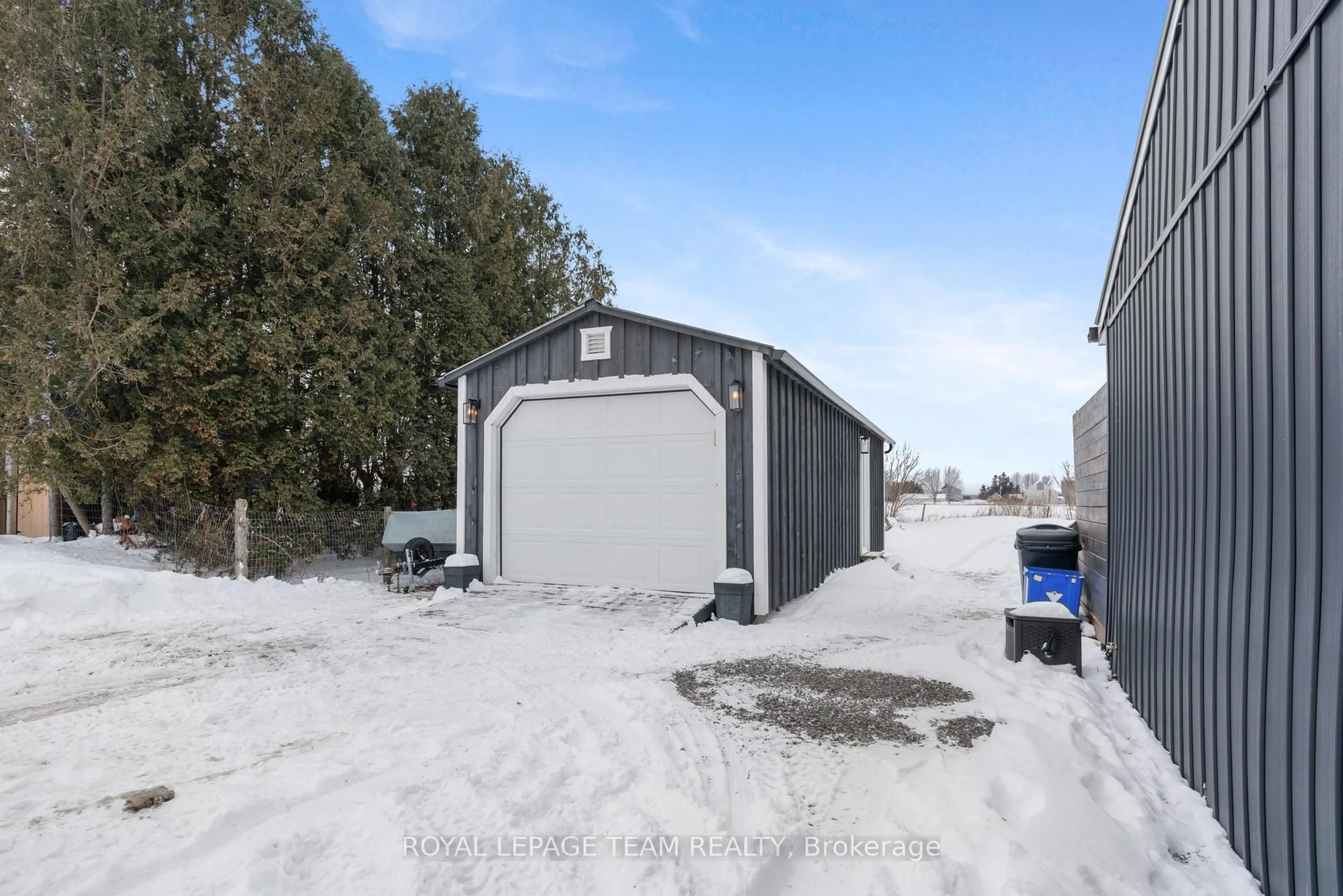 Indoor garage for 4164 COUNTY ROAD 16 Rd, South Dundas Ontario K0E 1C0