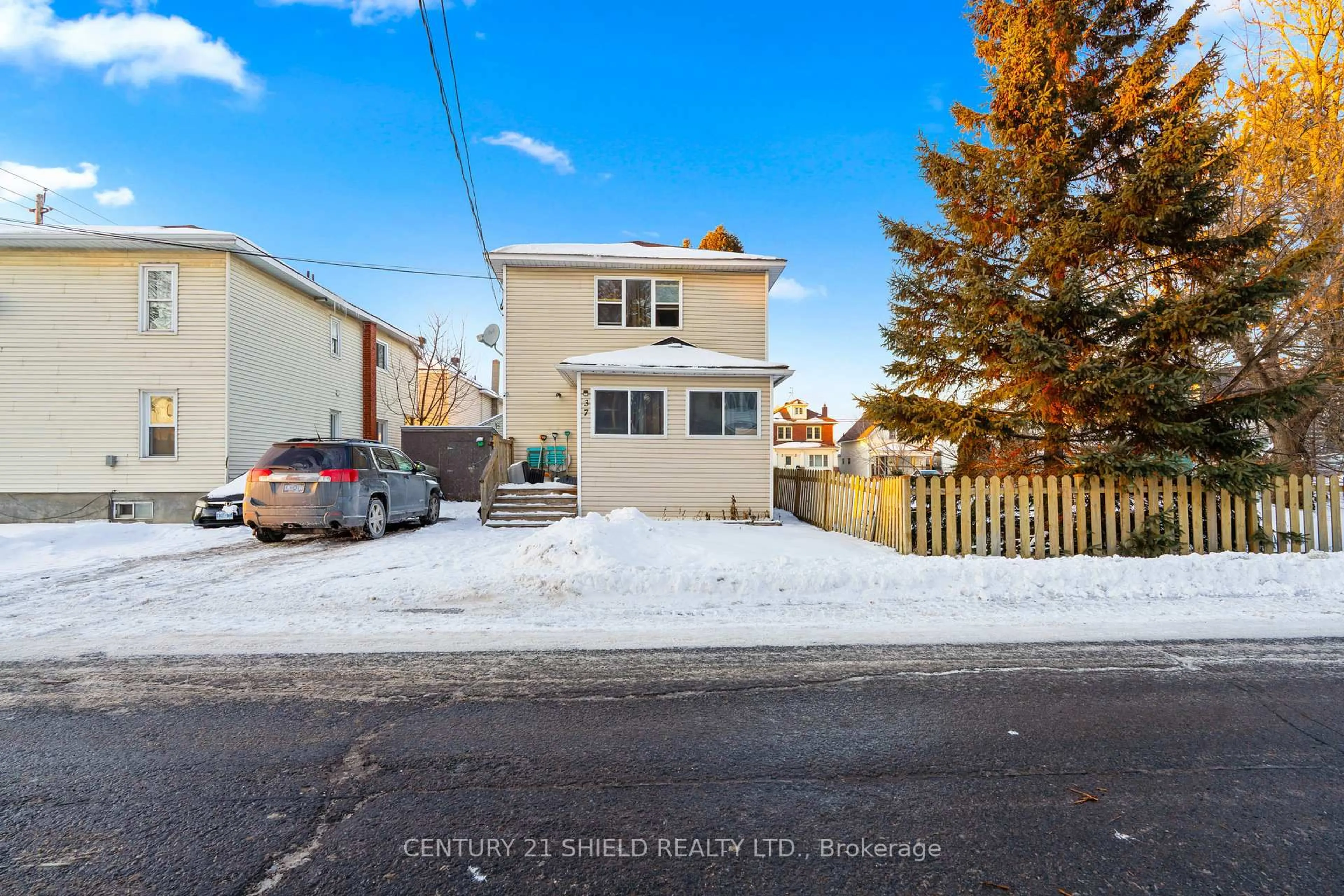 A pic from outside/outdoor area/front of a property/back of a property/a pic from drone, street for 37 Timothy Ave, Cornwall Ontario K6J 1K4