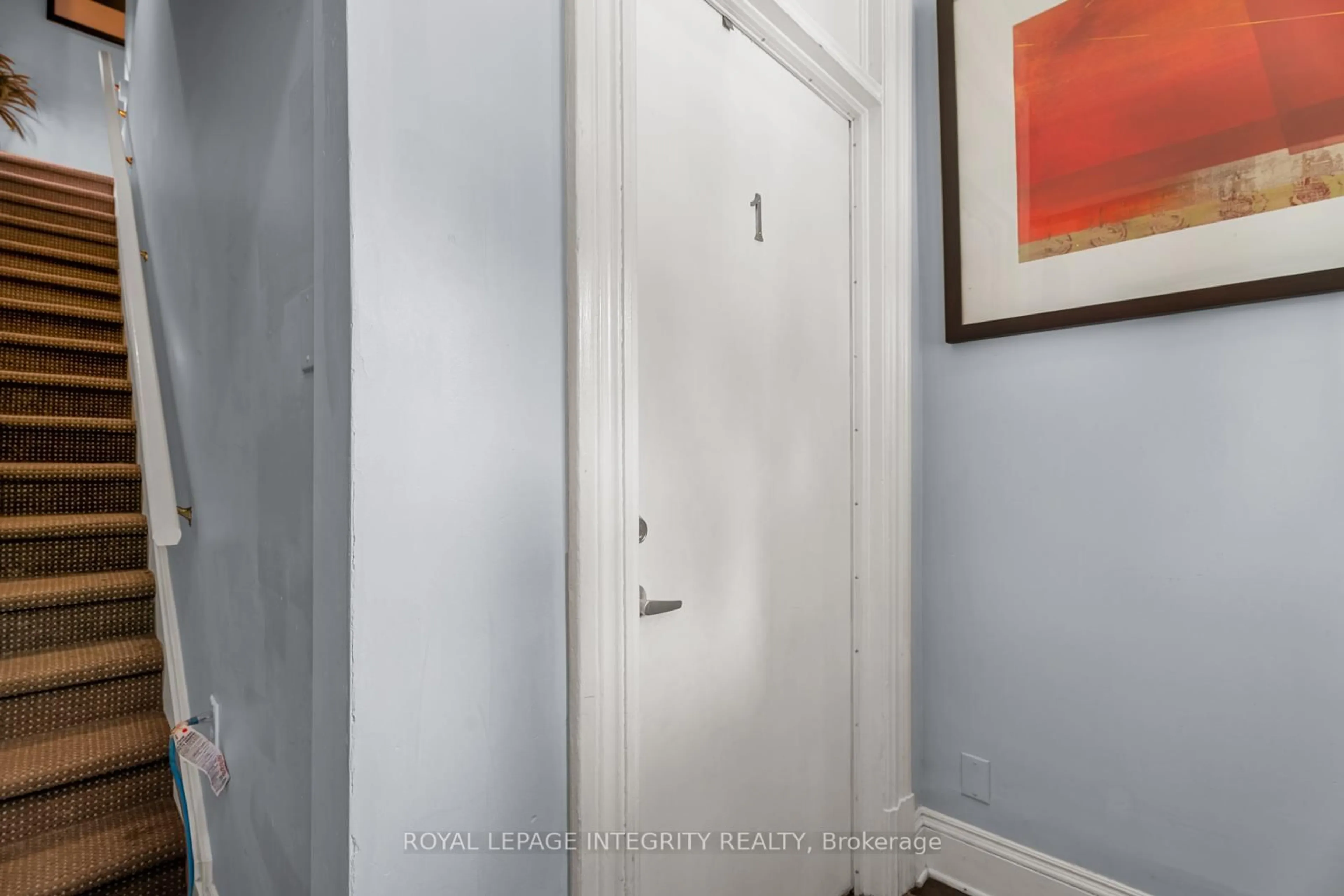 Unknown for 339 Chapel St, Ottawa Ontario K1N 7Z5