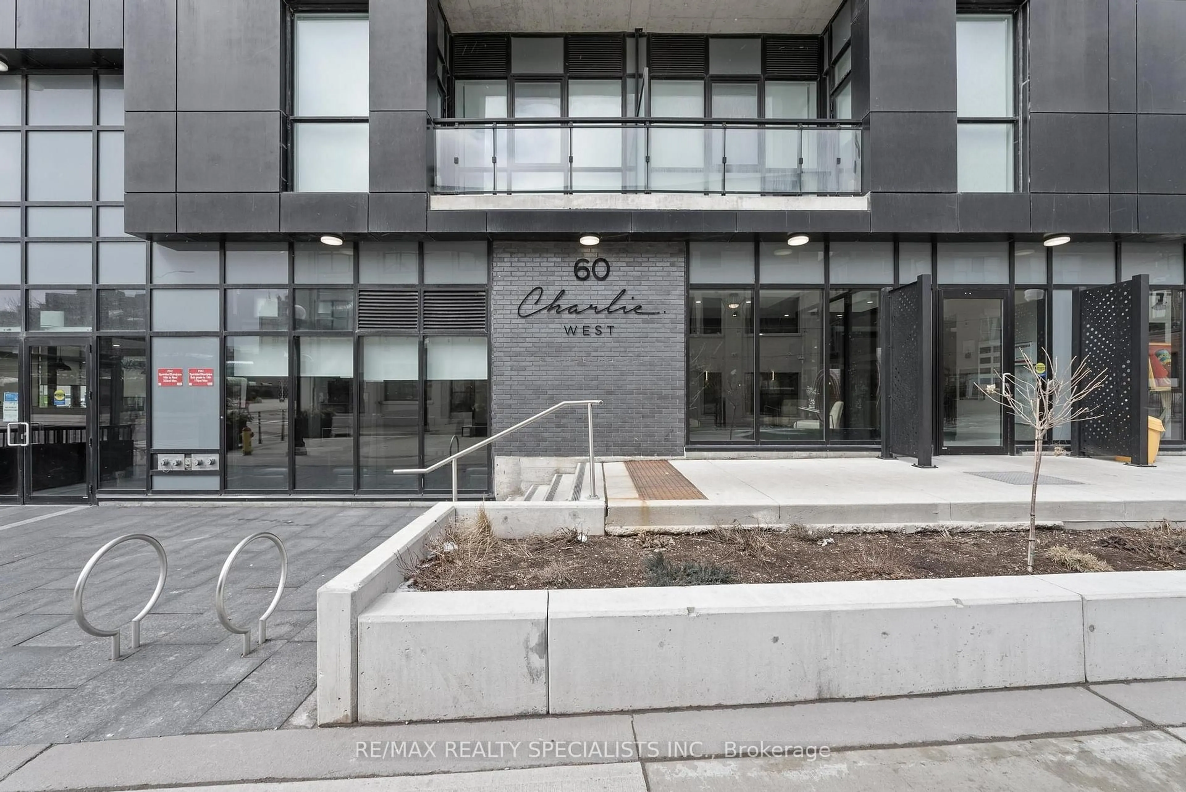 Indoor foyer for 60 Charles St W St #308, Kitchener Ontario N2G 0C9